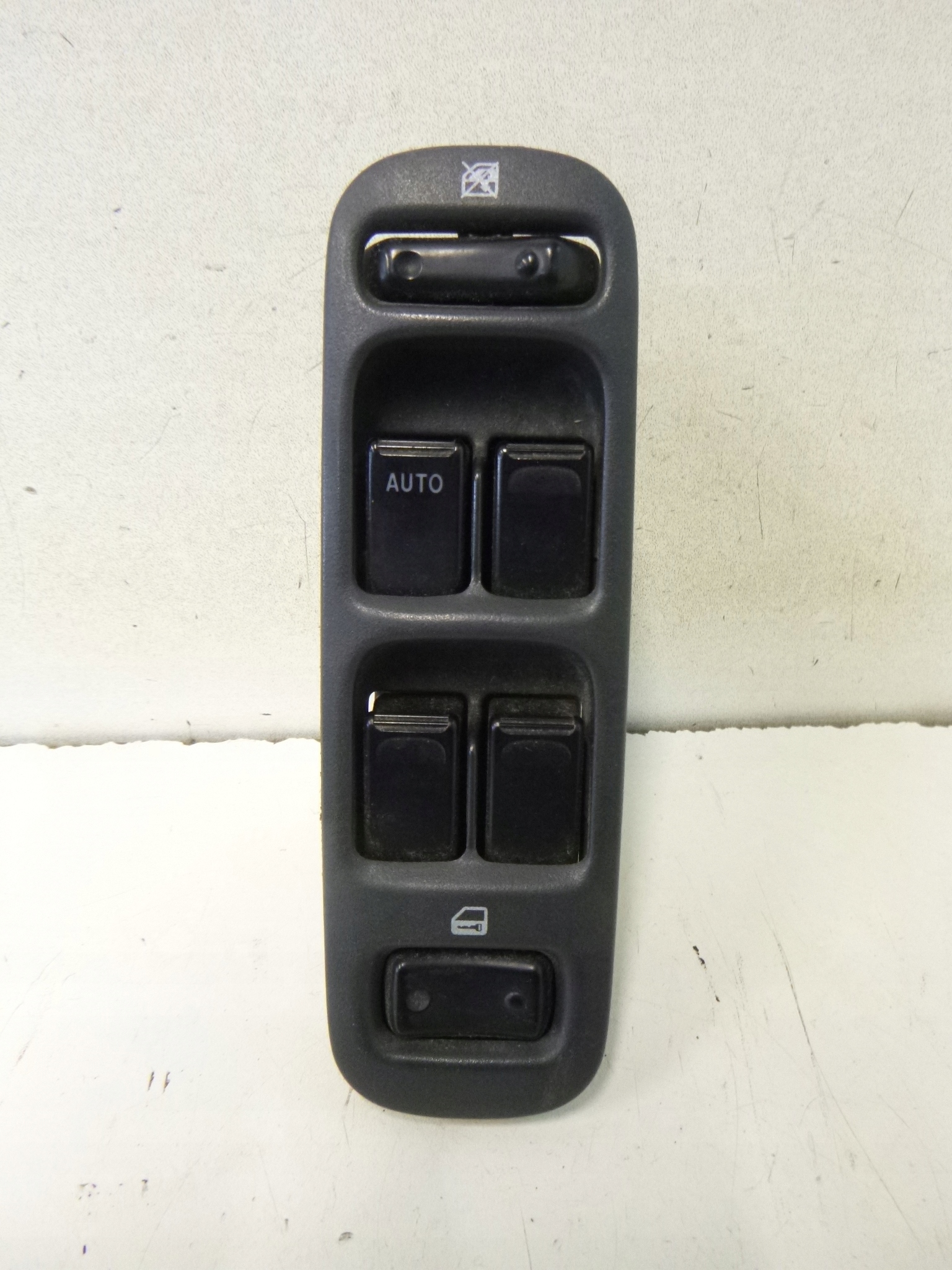 switch panel of the window left Suzuki Liana 04r.