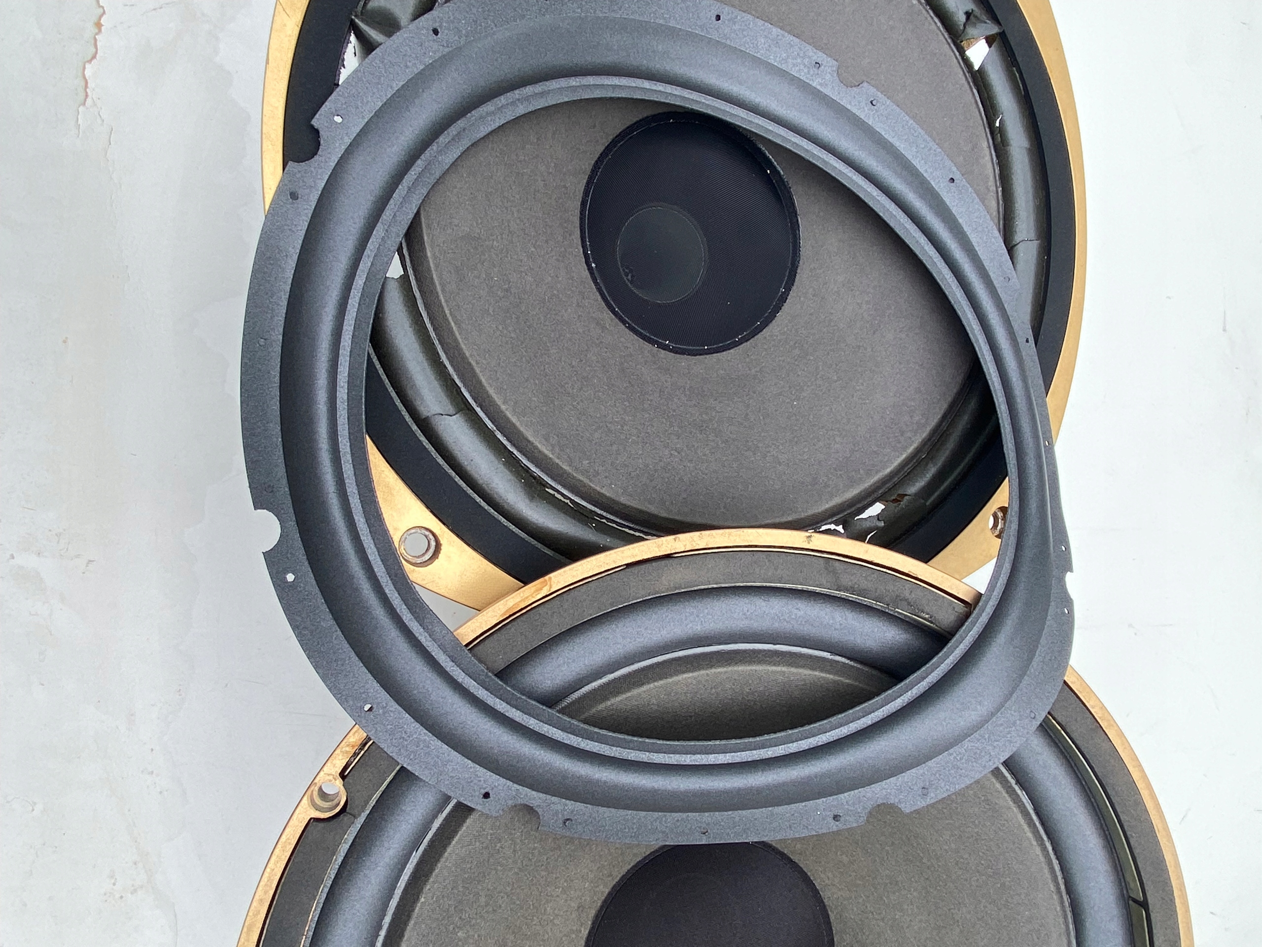 Pěnové odpružení 15" pro Tannoy Hpd 385