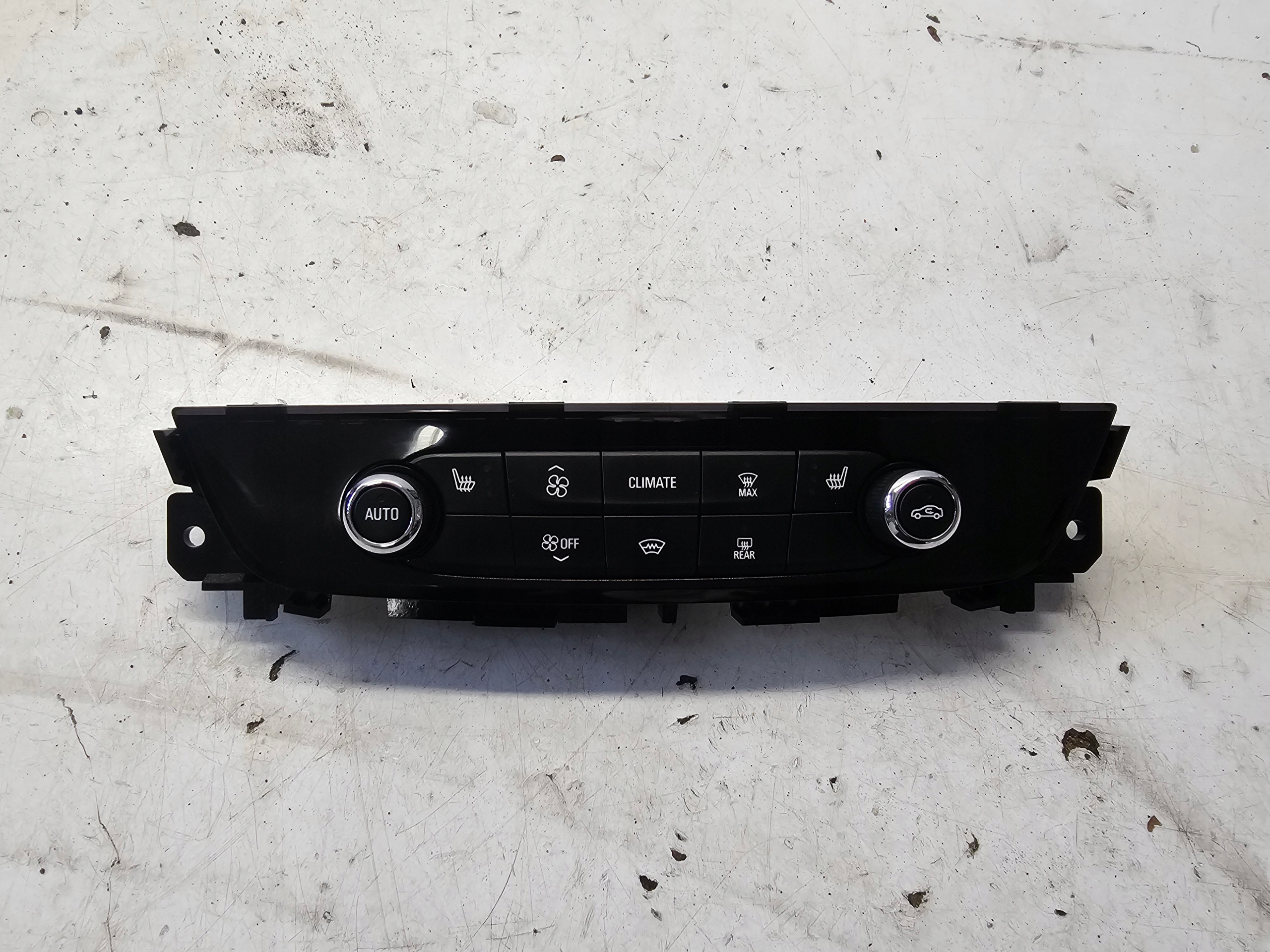 OPEL INSIGNIA B LIFT Unite commande clima Bouches buses GRZANIA Sièges 39177119