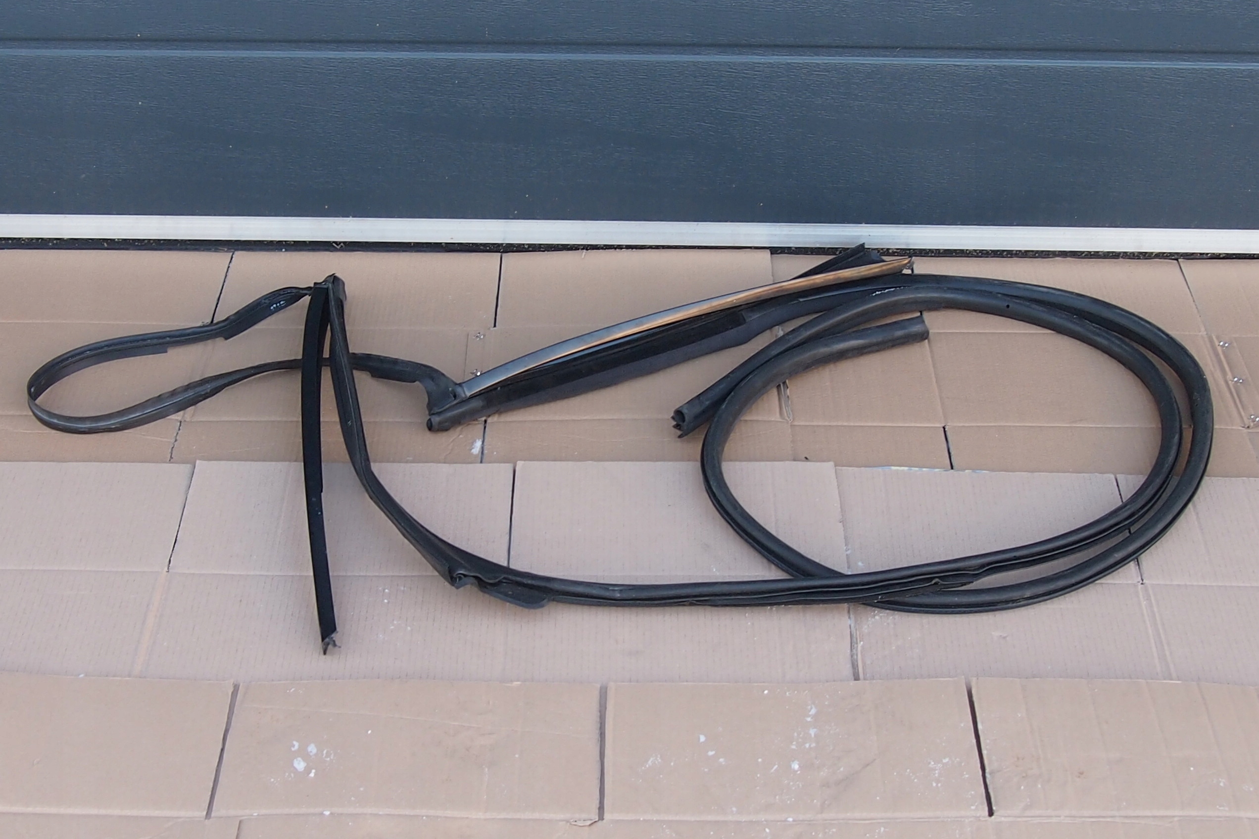 Ущільнювач двері скла пд BMW E46 кабріолет M-PAKIE