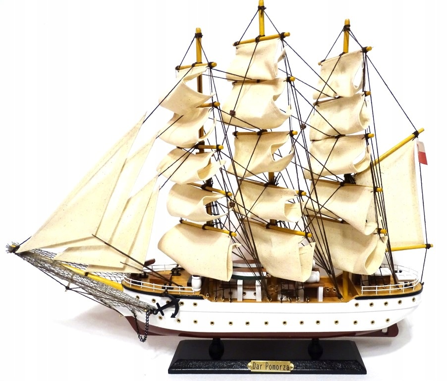 Model żaglowca Dar Pomorza
