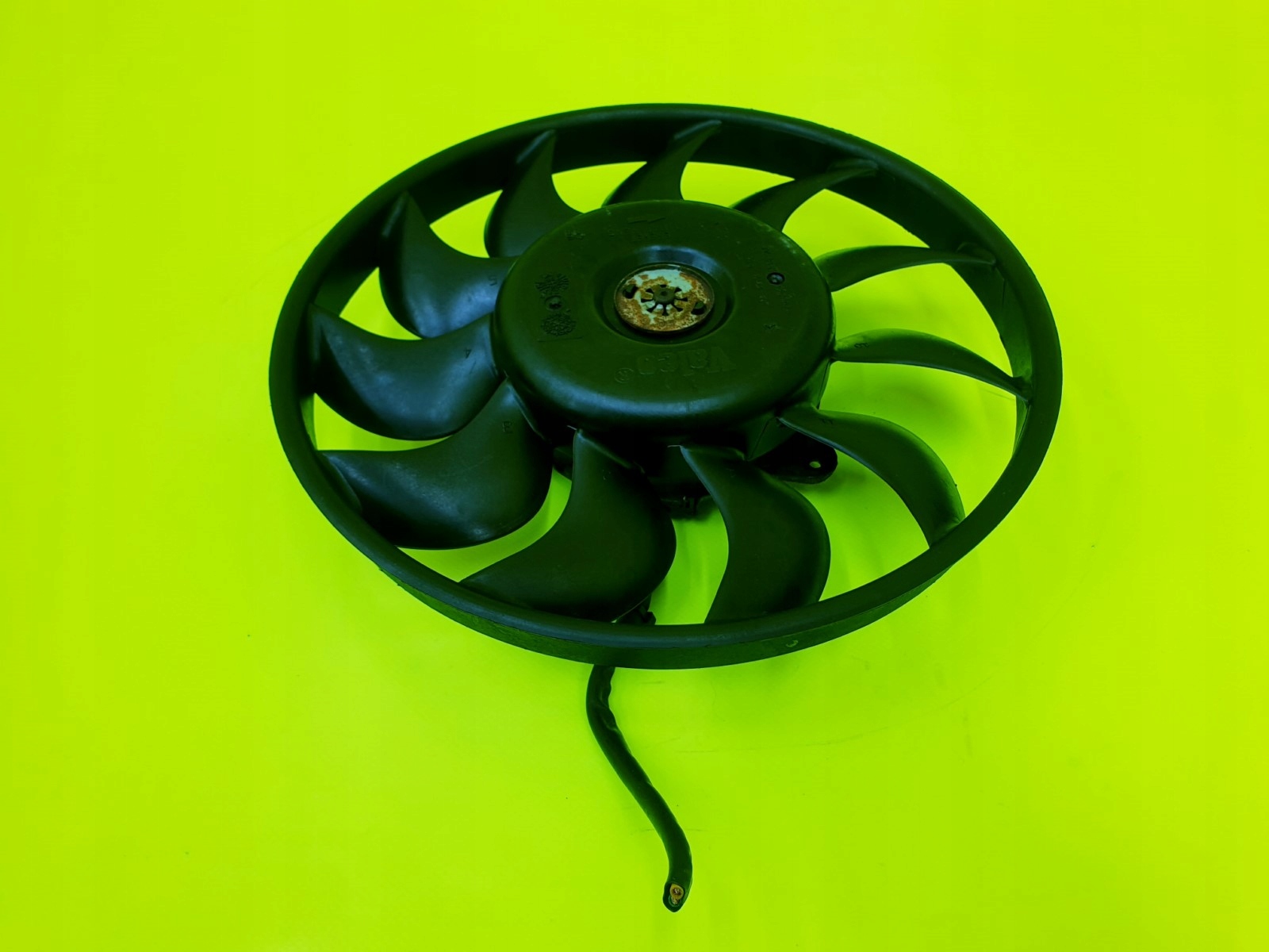 WENTYLATOR CHŁODNICY KLIMATYZACJI AUDI A4 B6 869204E