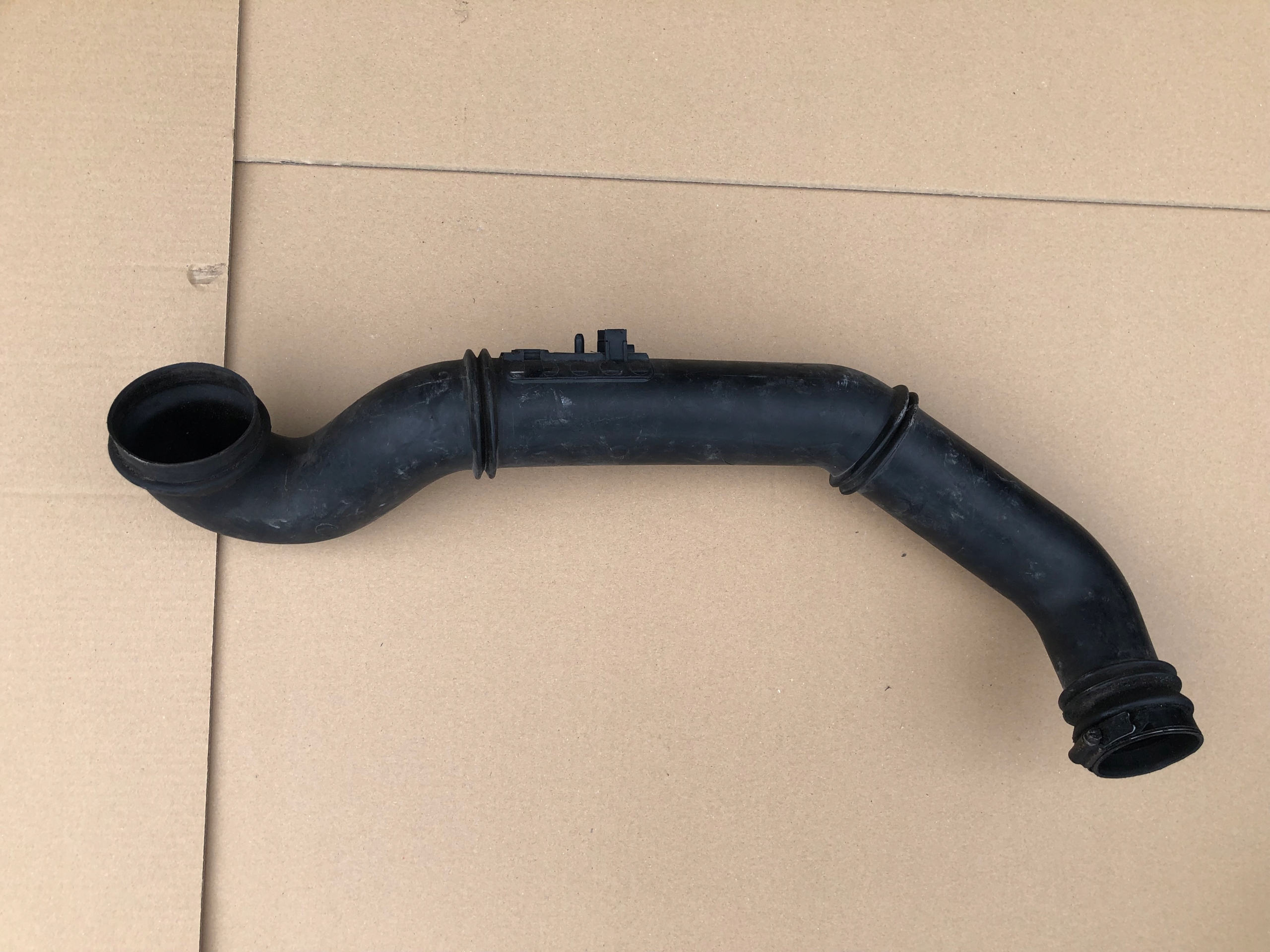 Воздухозаборник VOLVO S80 2.0 2.5 9434484