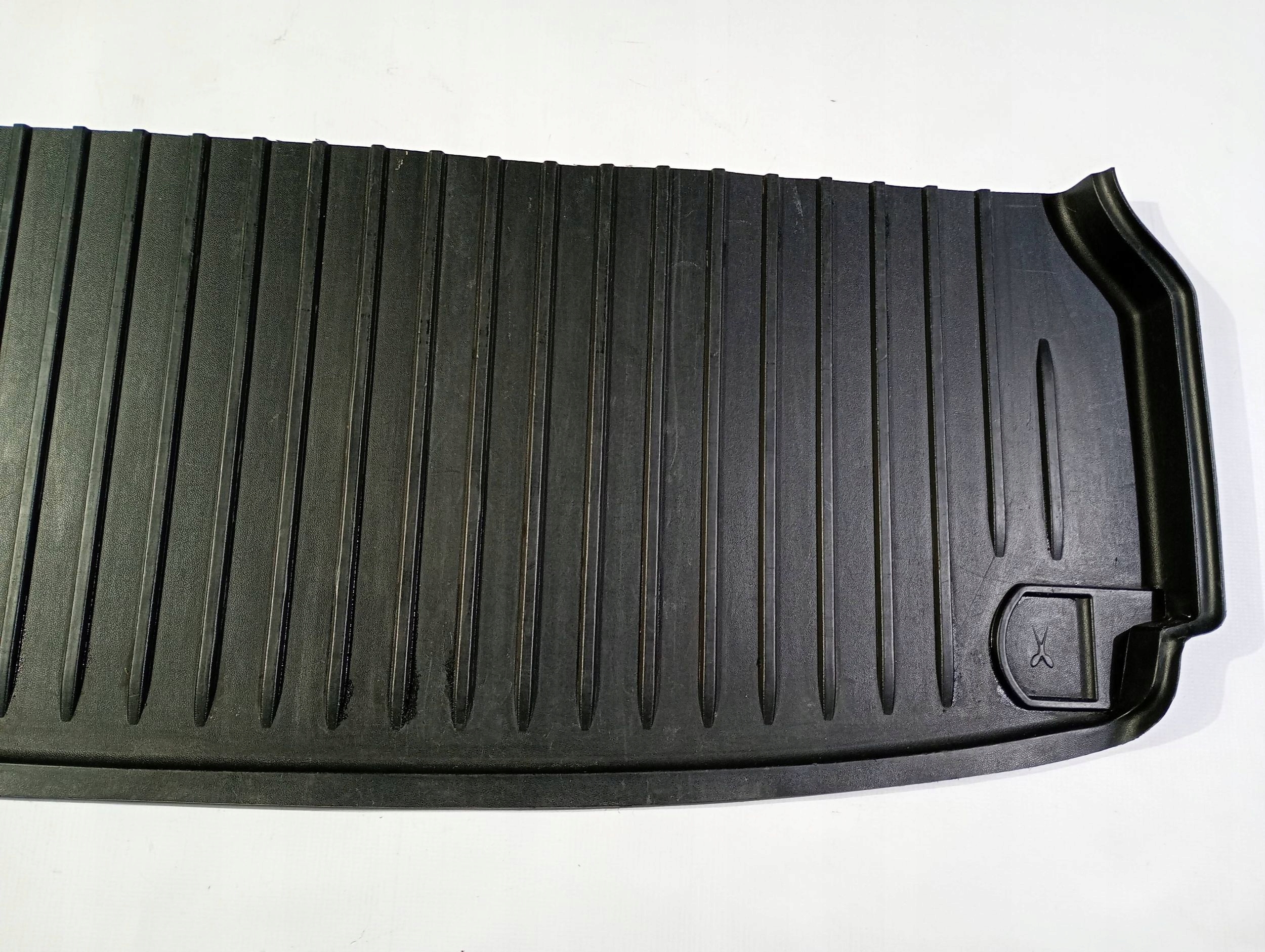 mats boot cover mata rubber Ford Explorer VI 2020