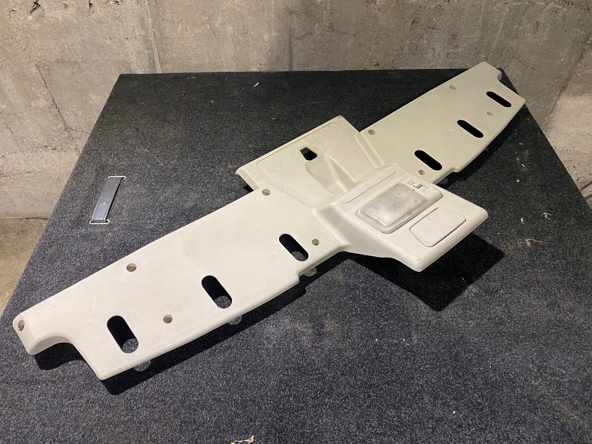 полка бардачок LAND ROVER Discovery 2 II