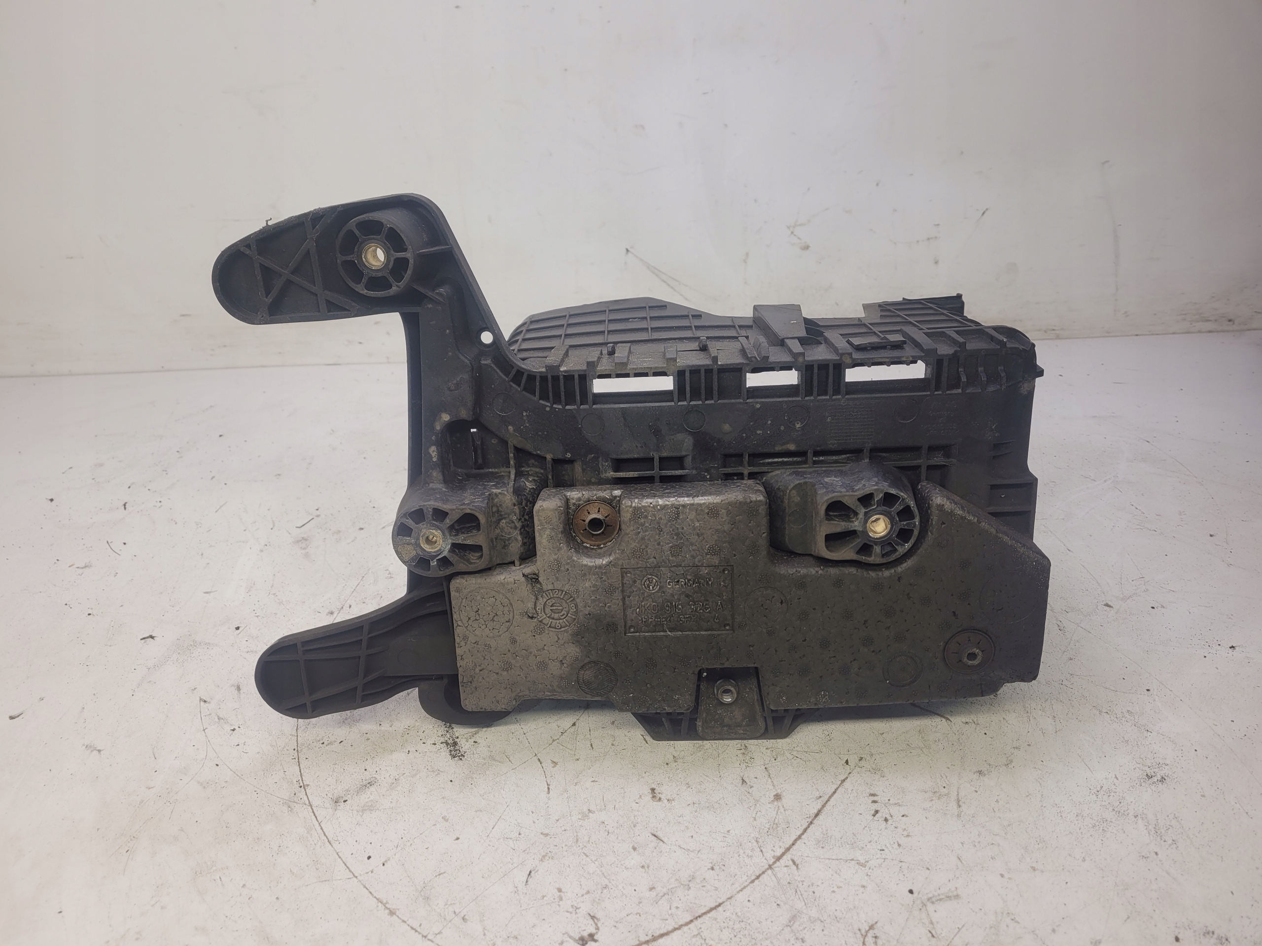 DRŽAČ AKUMULATORA AUDI A3 Q3 1K0915333H