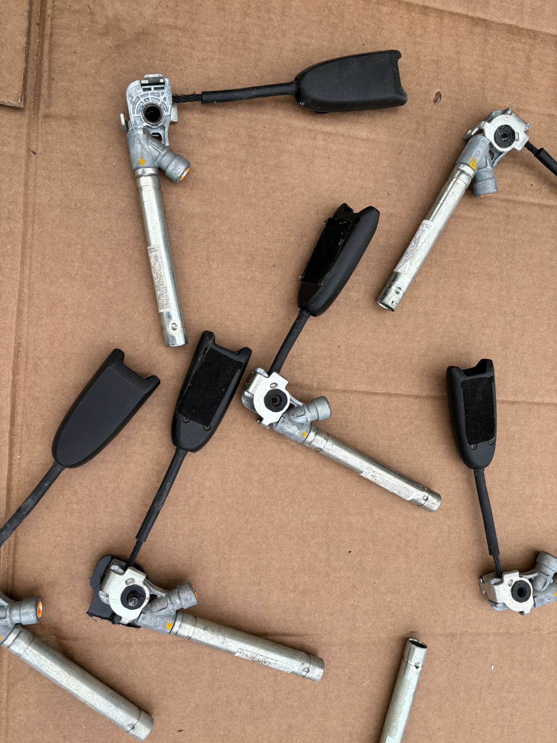 NAPINACZ PAS FOTELA PR LUB LE MEGANE III Producent części Renault OE