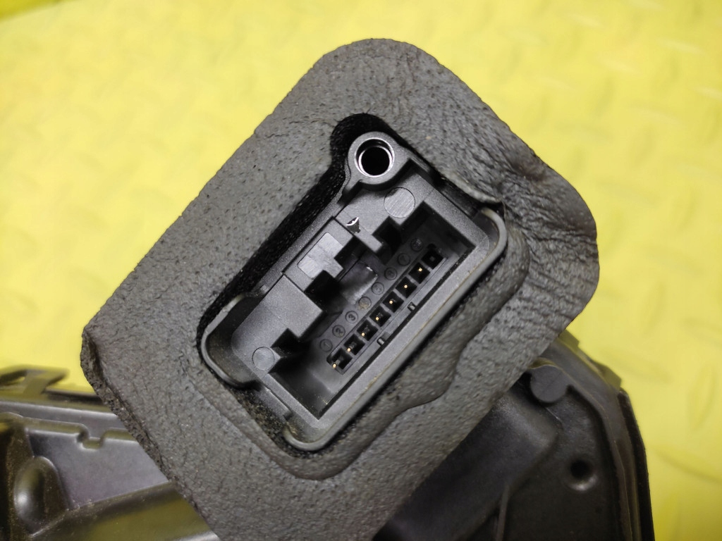SKODA RAPID II lock front right B6A5TB837016A
