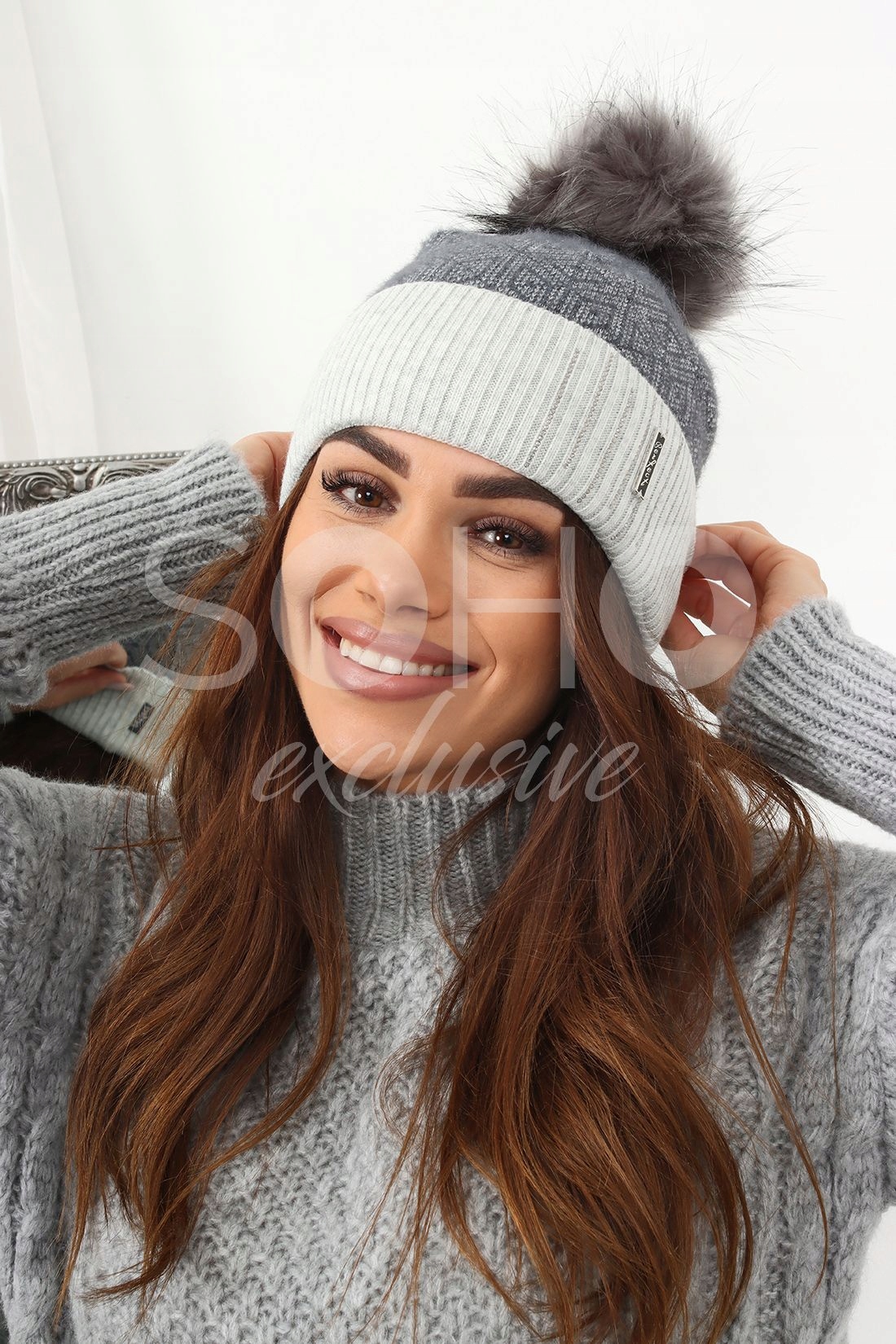 CZAPKA DAMSKA ZIMOWA CIEPŁA WYGODNA GRUBA KOBIECA SPORTOWA SZARA 2454 Marka SOHO exclusive