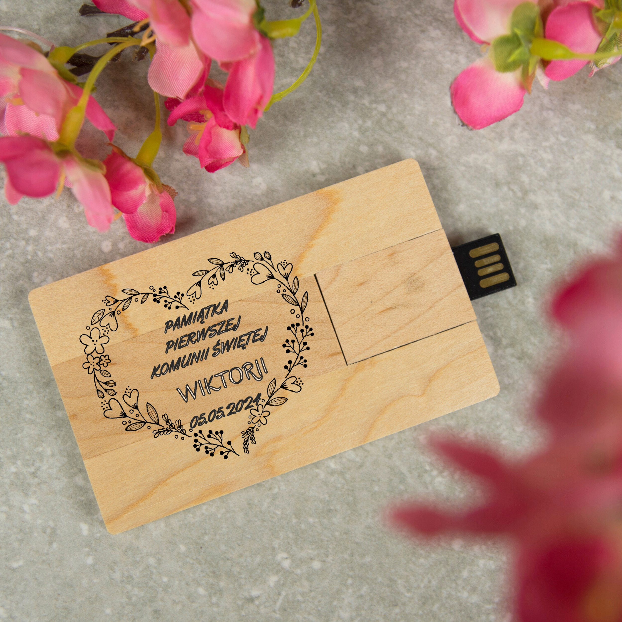 DREWNIANY PENDRIVE Z NADRUKIEM PIERWSZA KOMUNIA ŚWIĘTA 16GB 2.0 Pojemność 16 GB