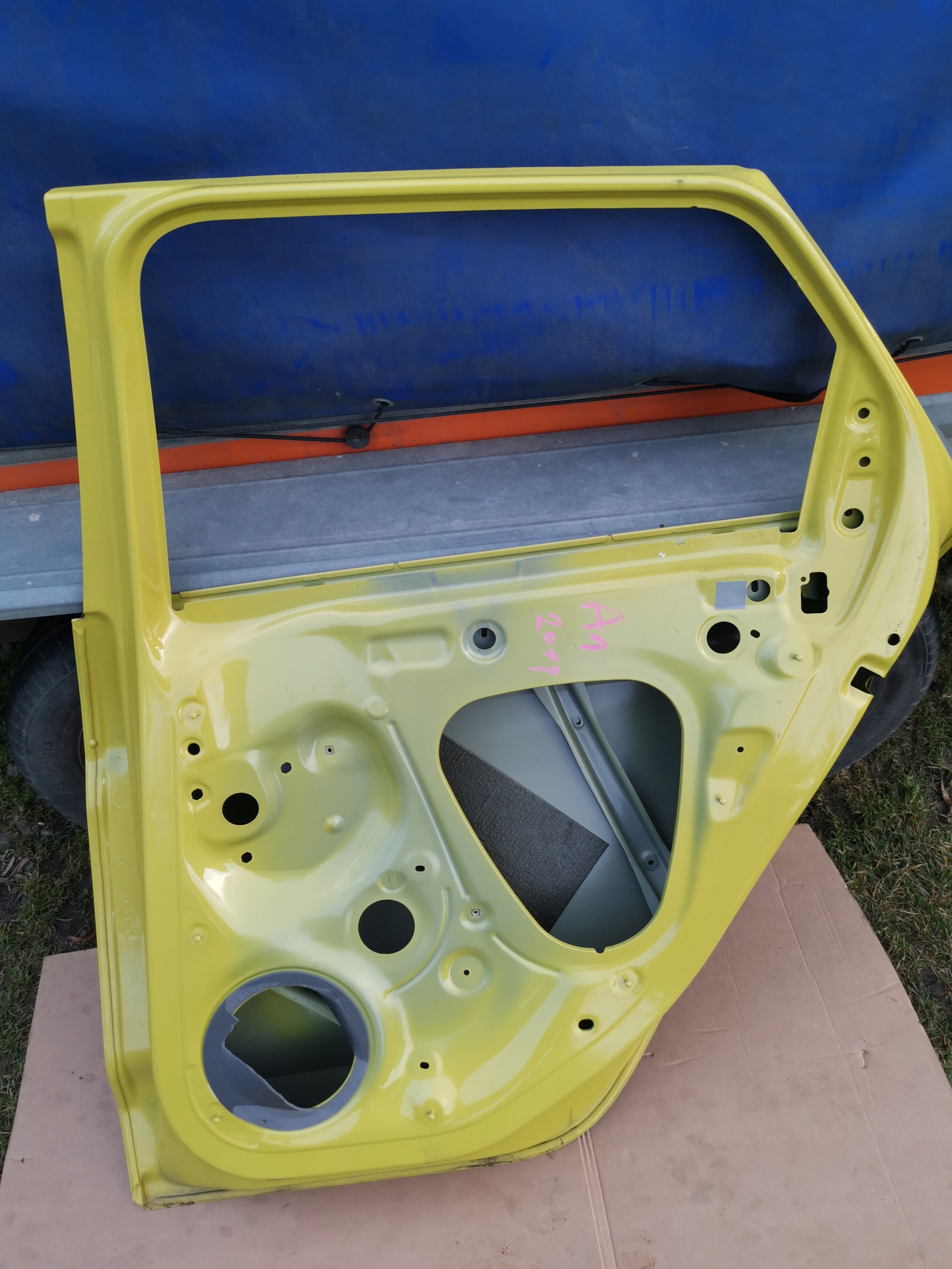 AUDI A1 82G door right rear. 18 82G833312