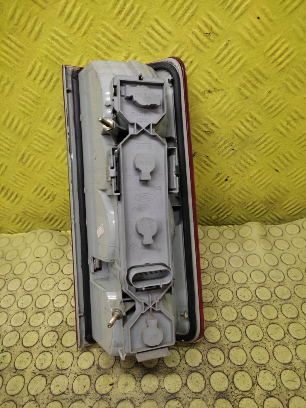 FORD TRANSIT CONNECT light left rear part
