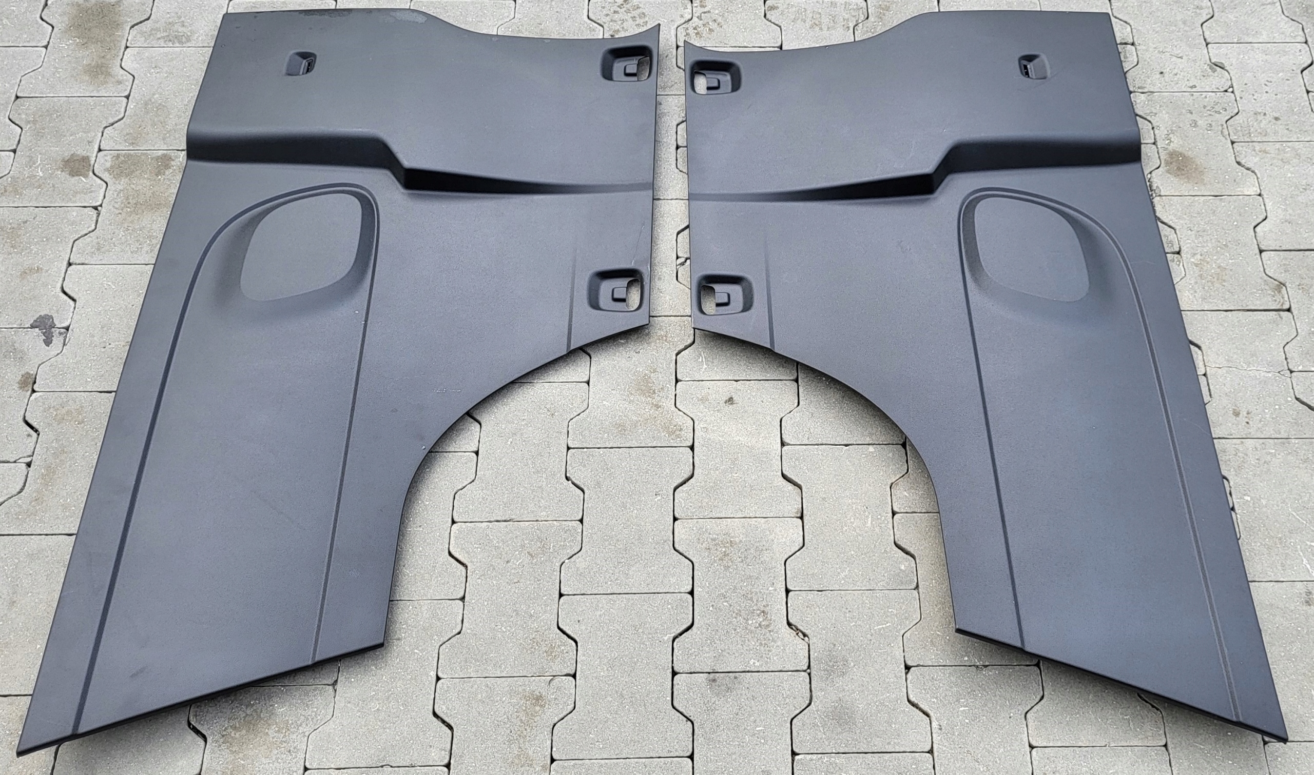 769015444R - TRAFIC III VIVARO B 14^ БЕКОН ЛЕВЫЙ ЗАДНИЙ