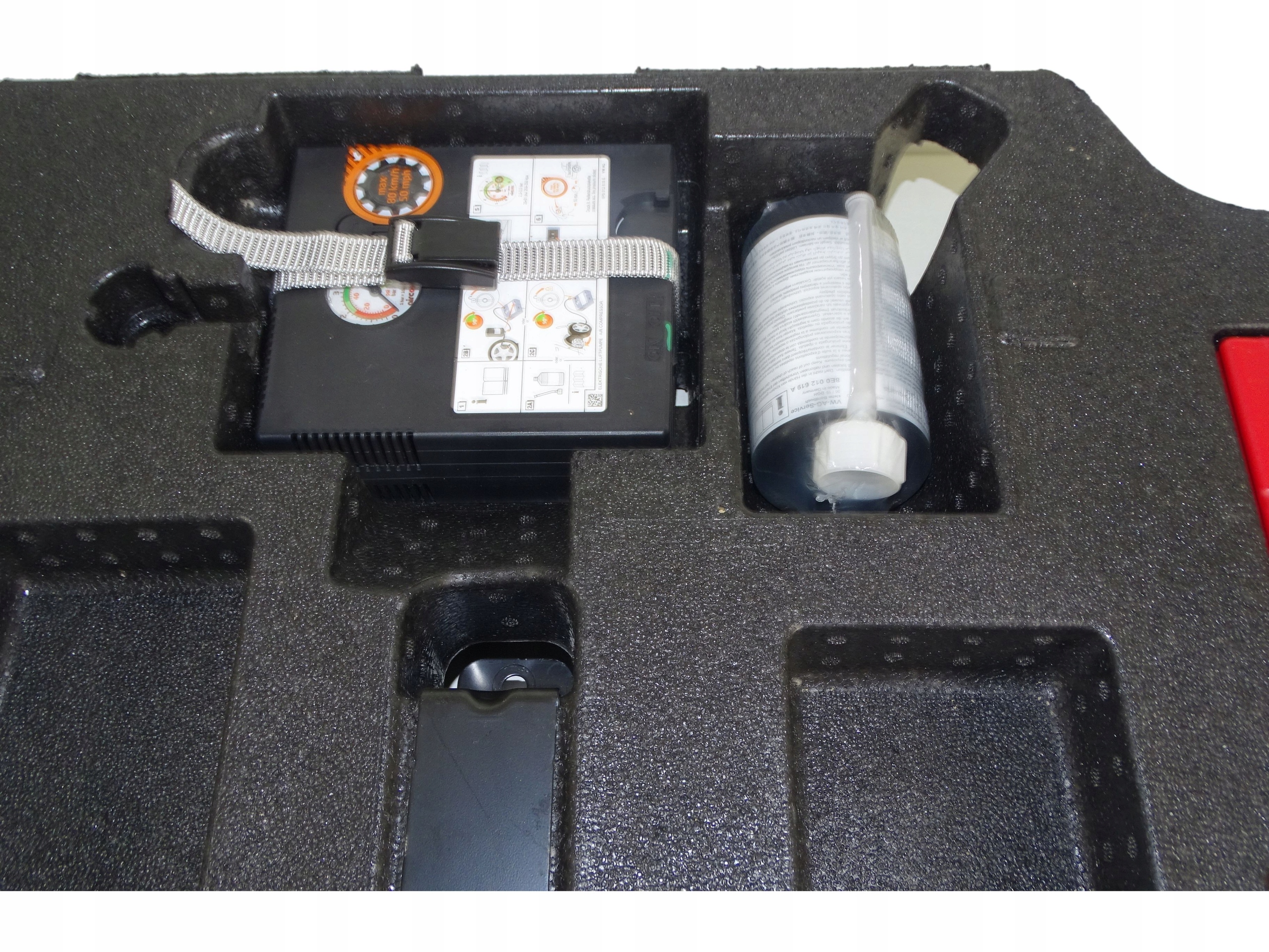 AUDI A5 8W CABRIO WYPOSAŻENIE BAGAŻNIKA 8W7863091F Producent części Audi OE