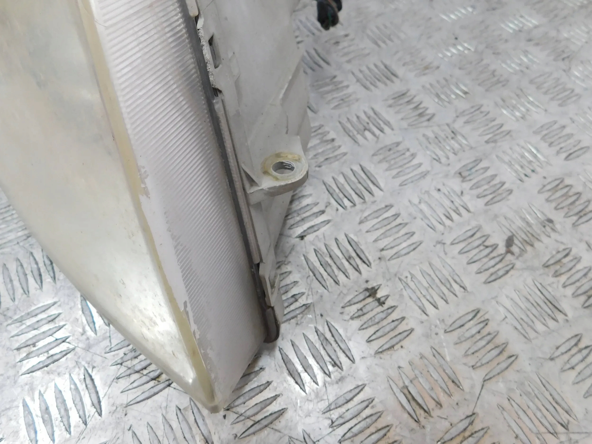 REFLEKTOR FAR DESNA CHEVROLET AVEO T250