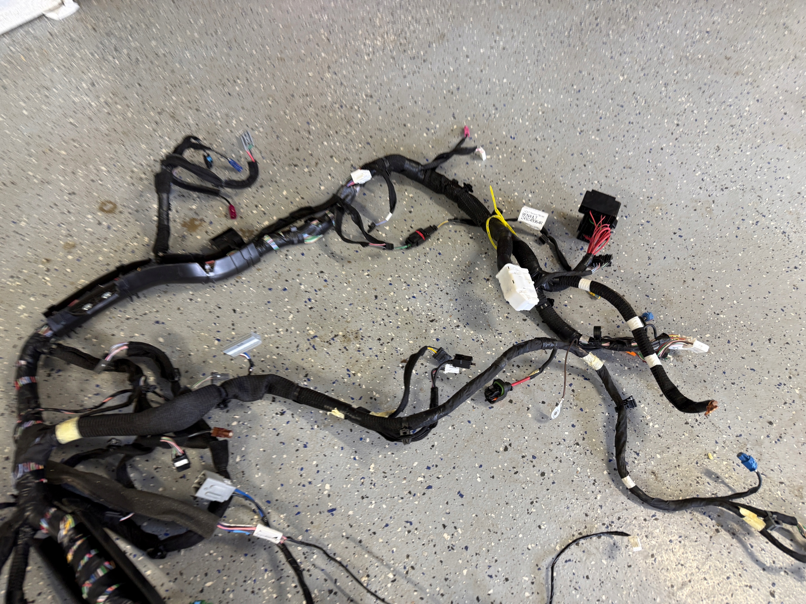 RENAULT AUSTRAL 1.2 E-TECH bundle wiring consoles 240184487V