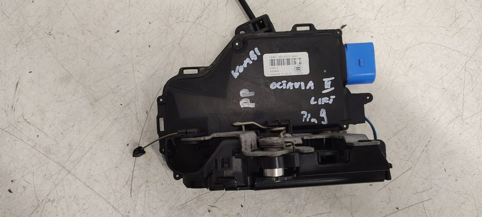 lock door front front right Skoda Octavia II LIFT 1,4 TSI