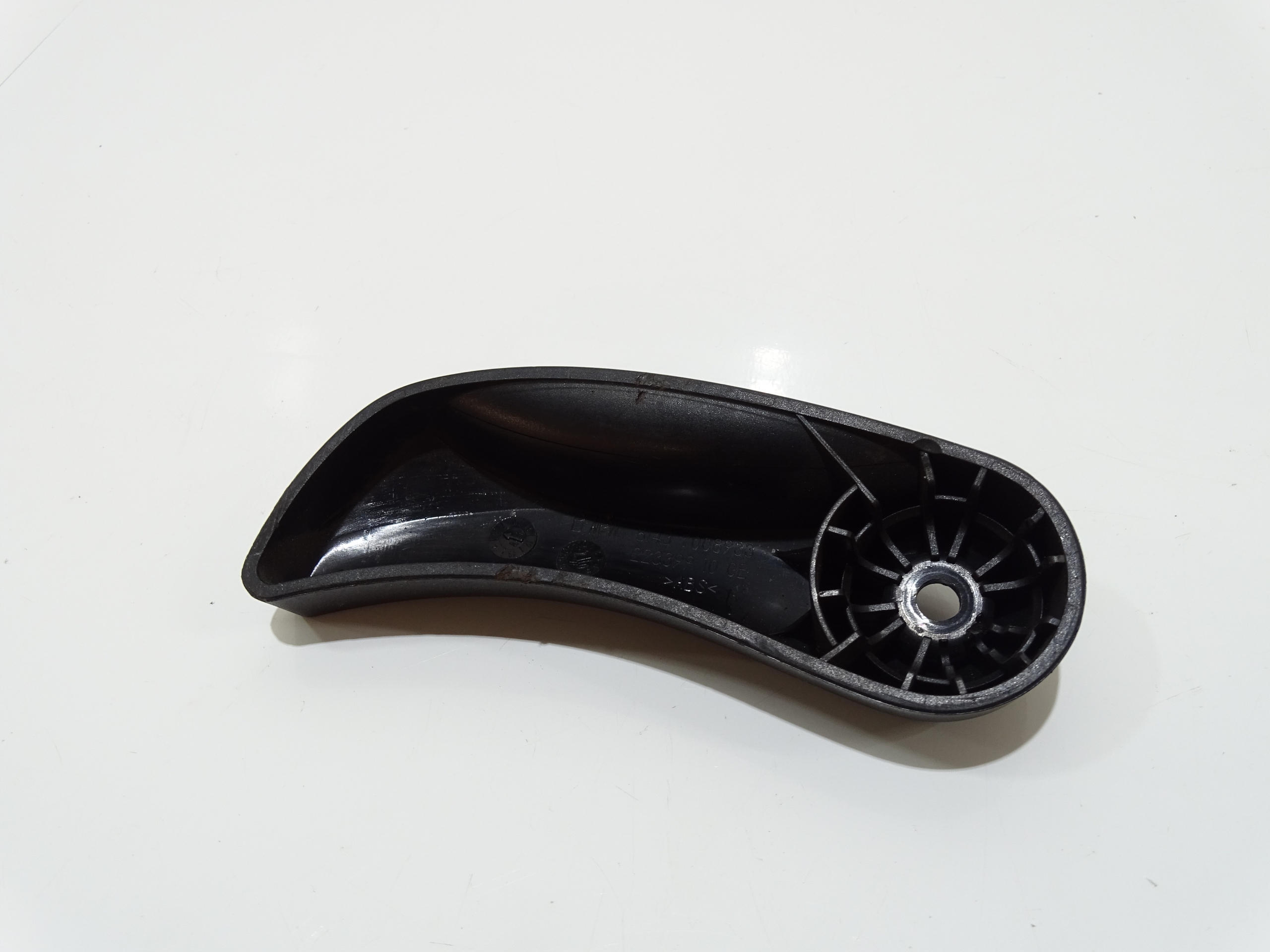 handle bracket of the opening bonnets BMW E60 E61 OE 7008933 (4817582)