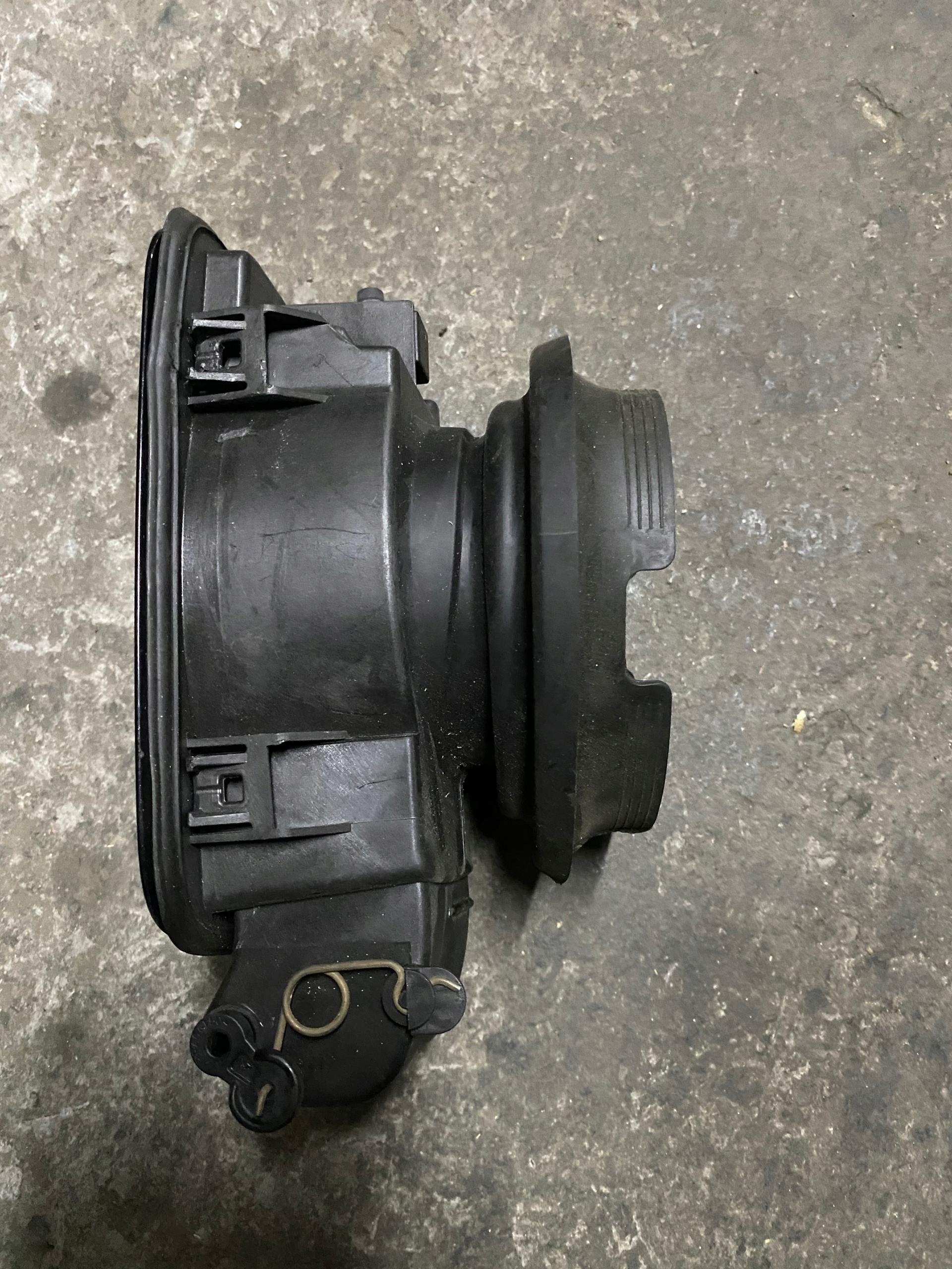 9 BMW E90 E91 KLAPKA WLEWU PALIWA BLACK SAPPHIRE Typ samochodu Samochody osobowe