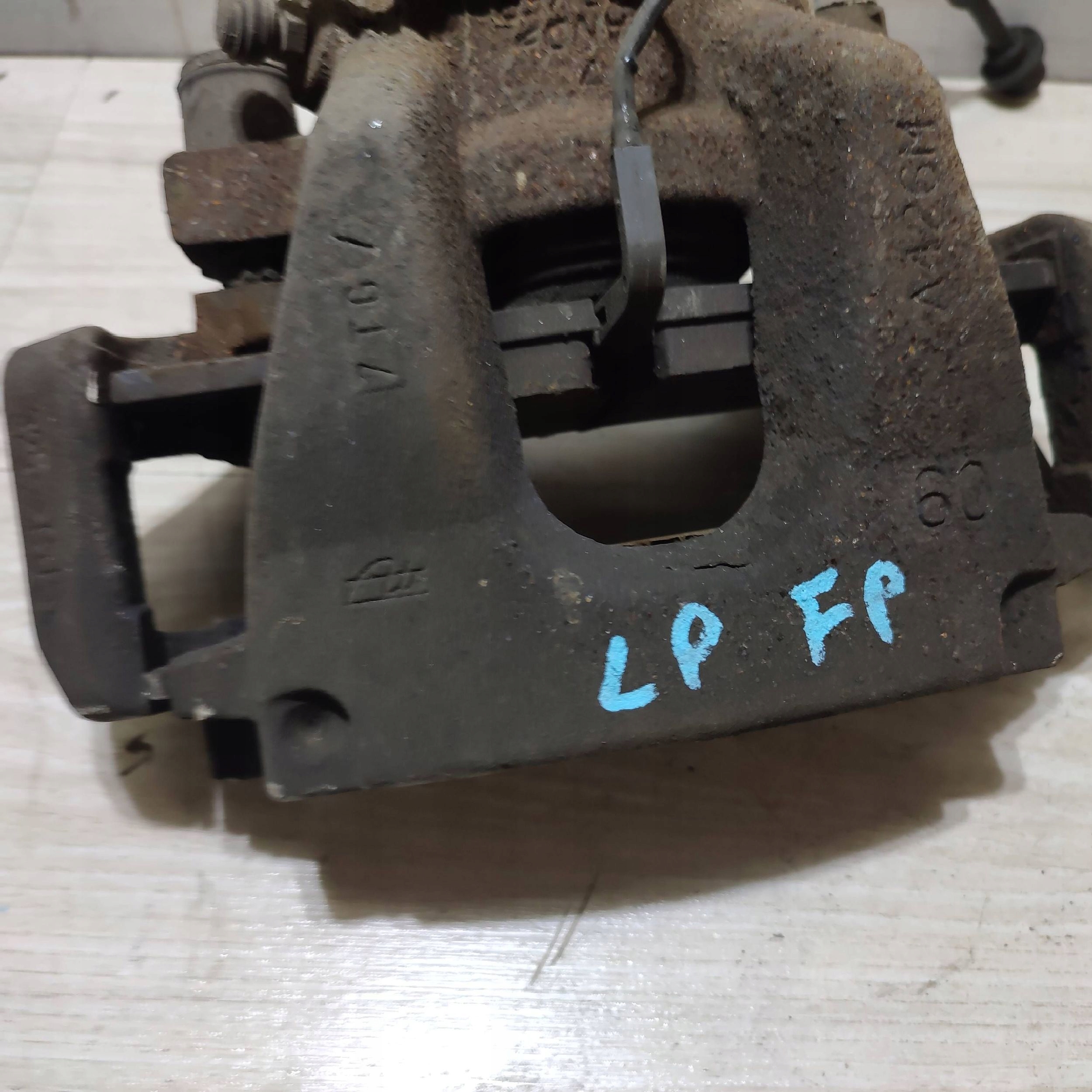 caliper brake front front side left Jaguar F-Pace HK832B557AD