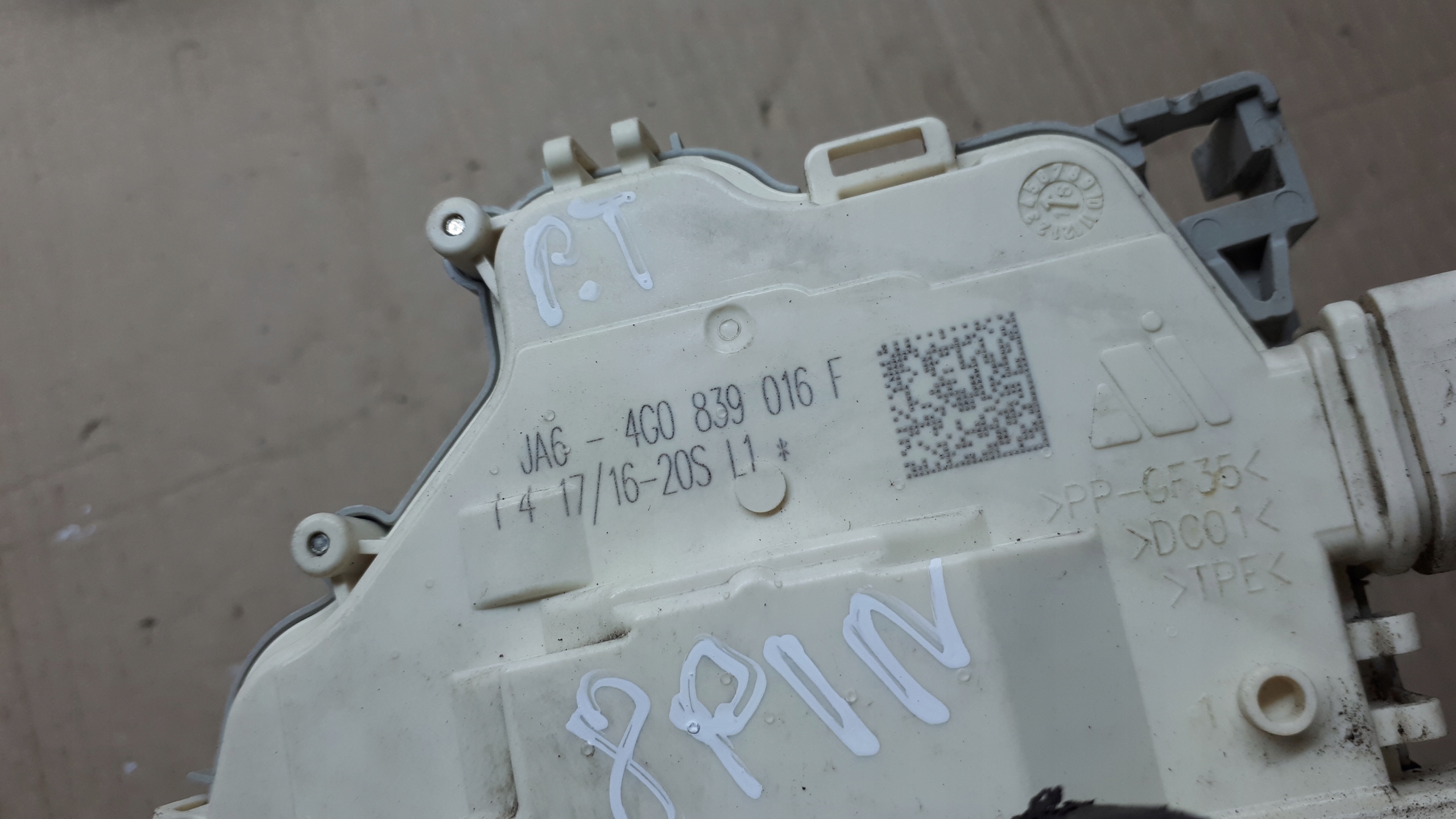 A4 B9 8W lock door right rear part 8 PIN A5 8W Q5