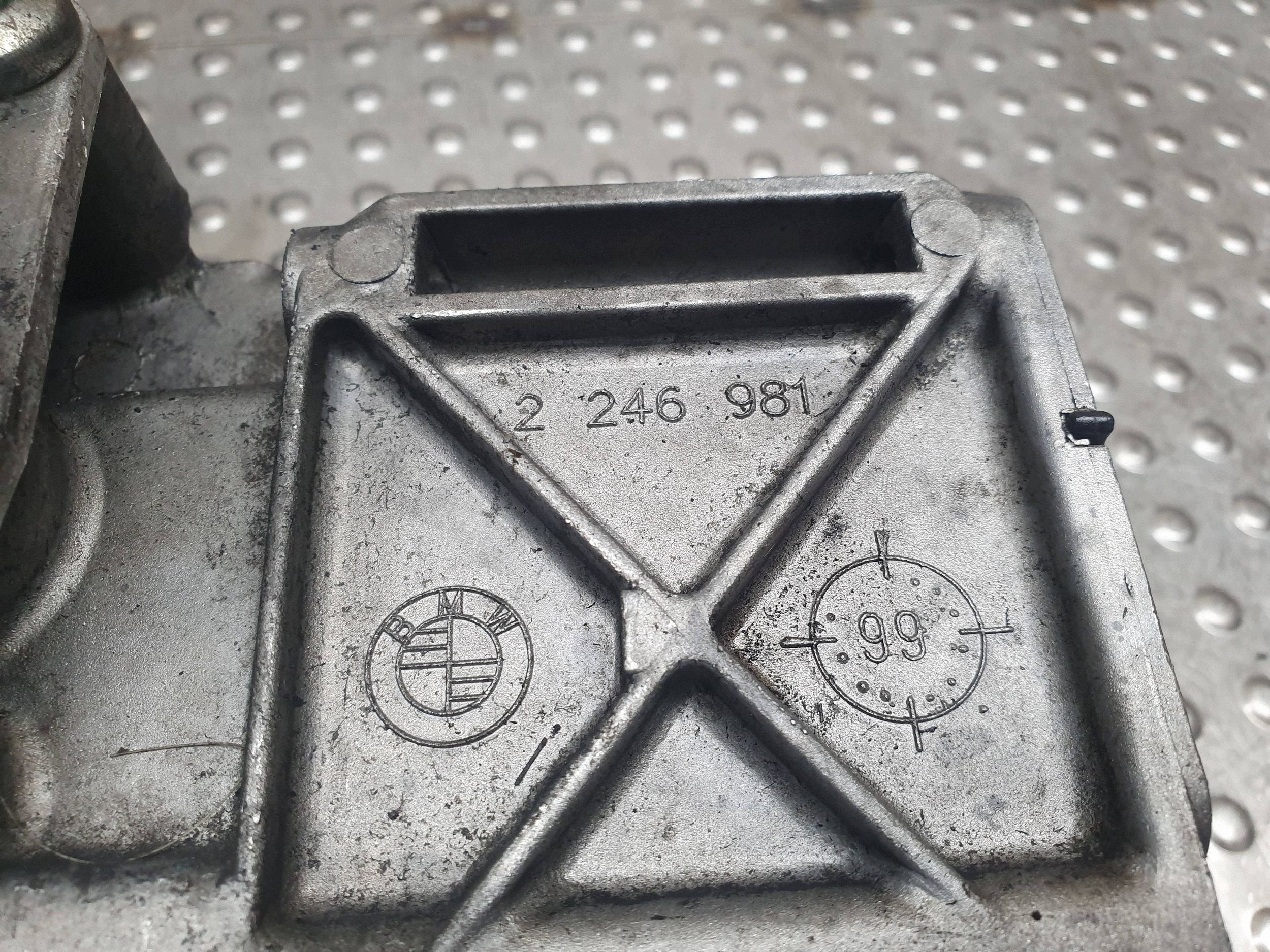 Ölfiltergehäuse 2246981 BMW 3 E46 2.0 D M47