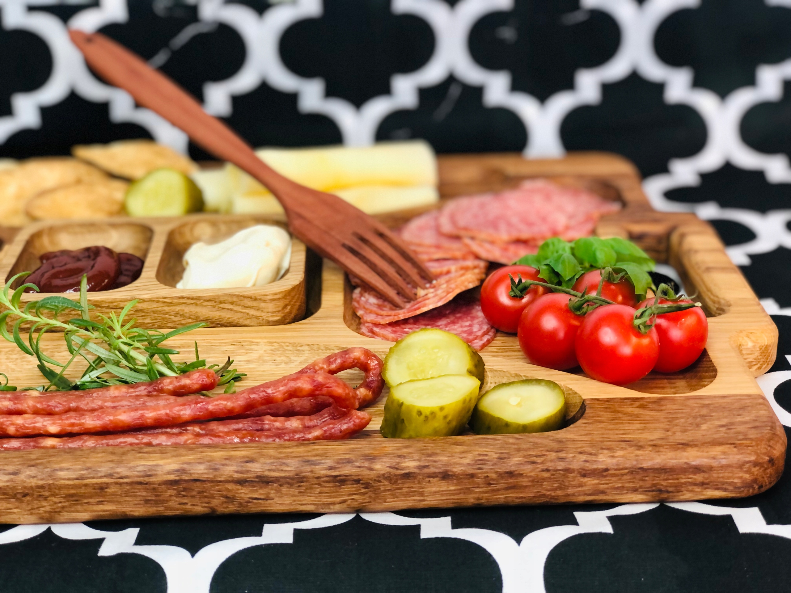 Dębowa Taca Do Serwowania Przekąsek z Uchwytami Miseczką Na Sosy Talerz Rodzaj taca