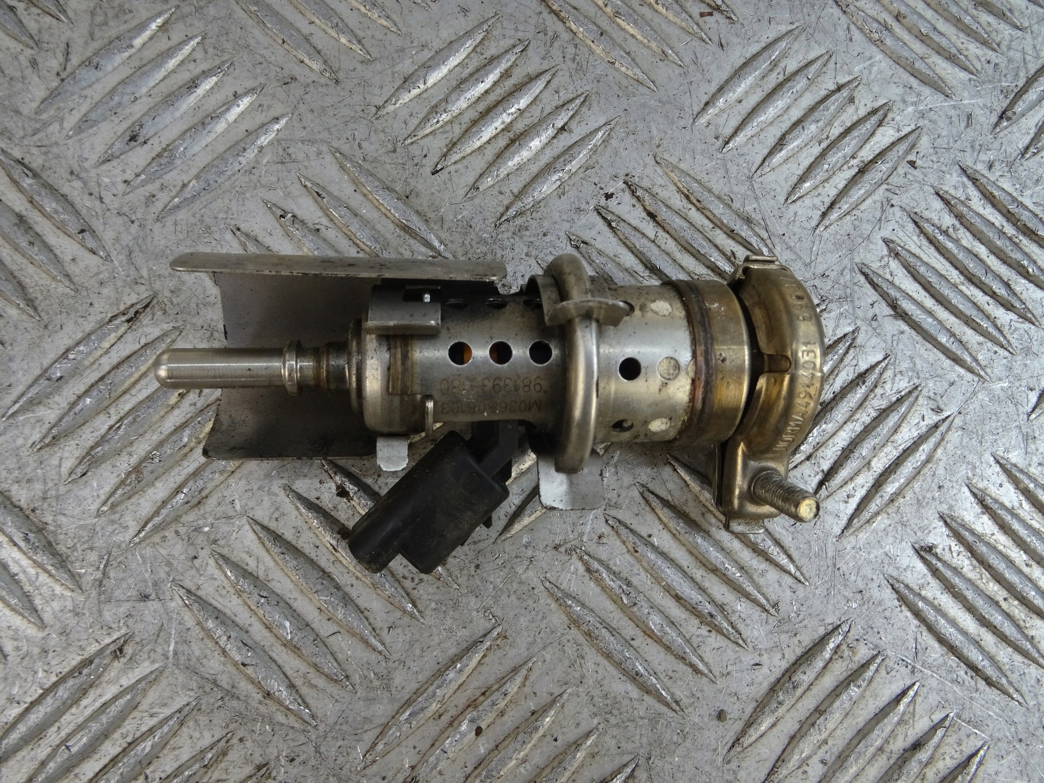 PEUGEOT 2008 II injector ADBLUE 9813930180