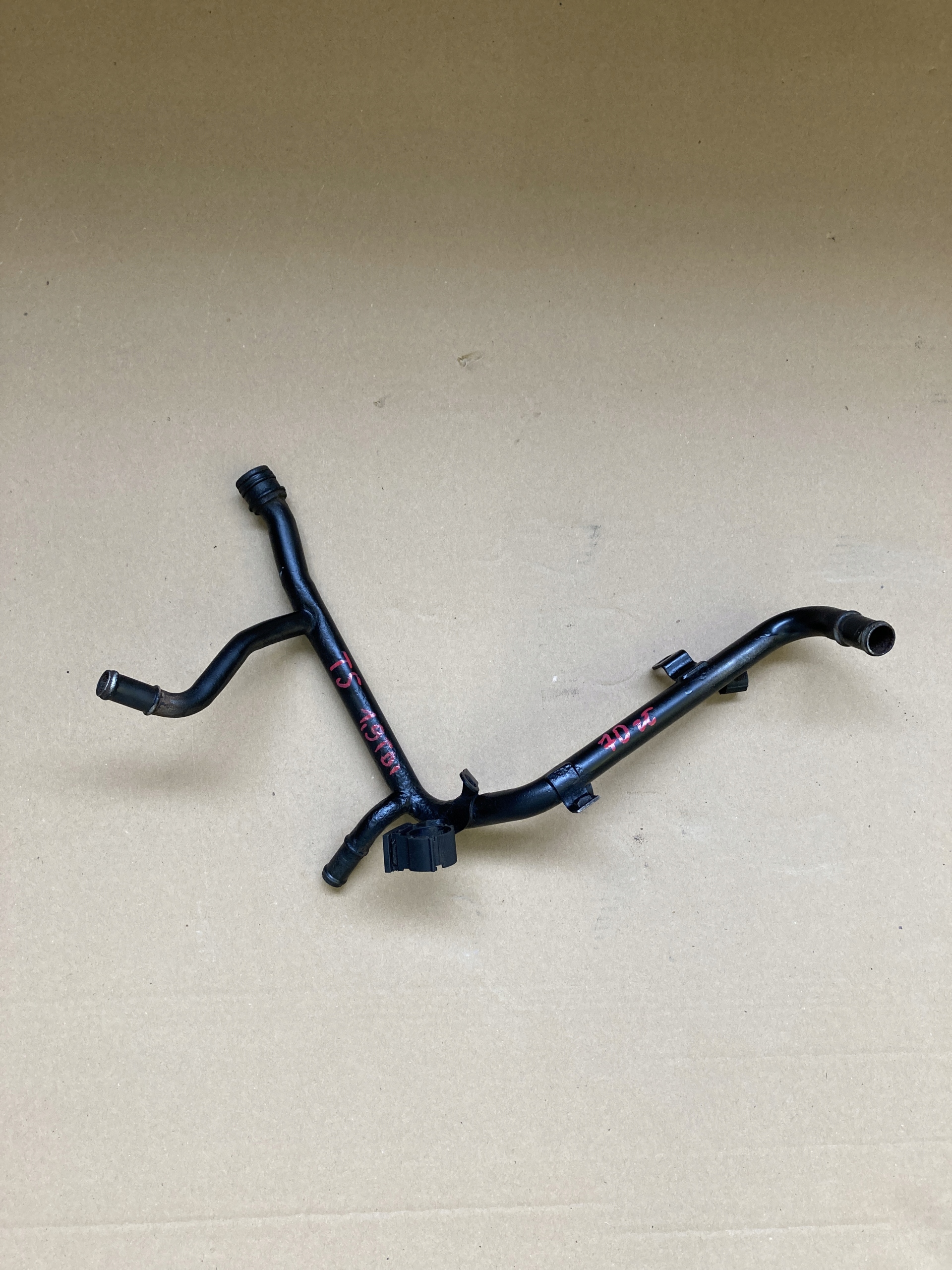 Транспортер T5 1.9 TDI автобусная трубка для воды