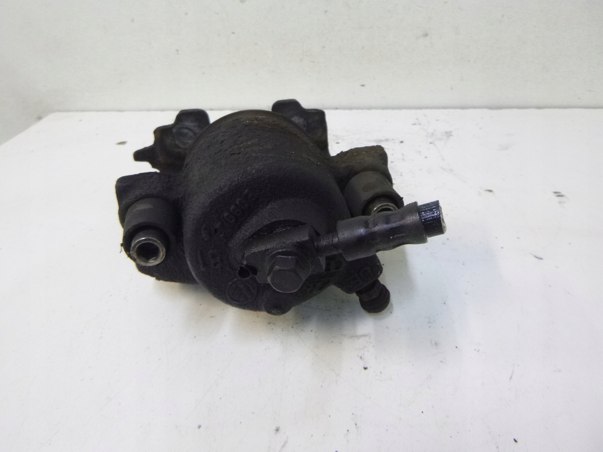 caliper brake front Volkswagen Golf V 1.4 04r.