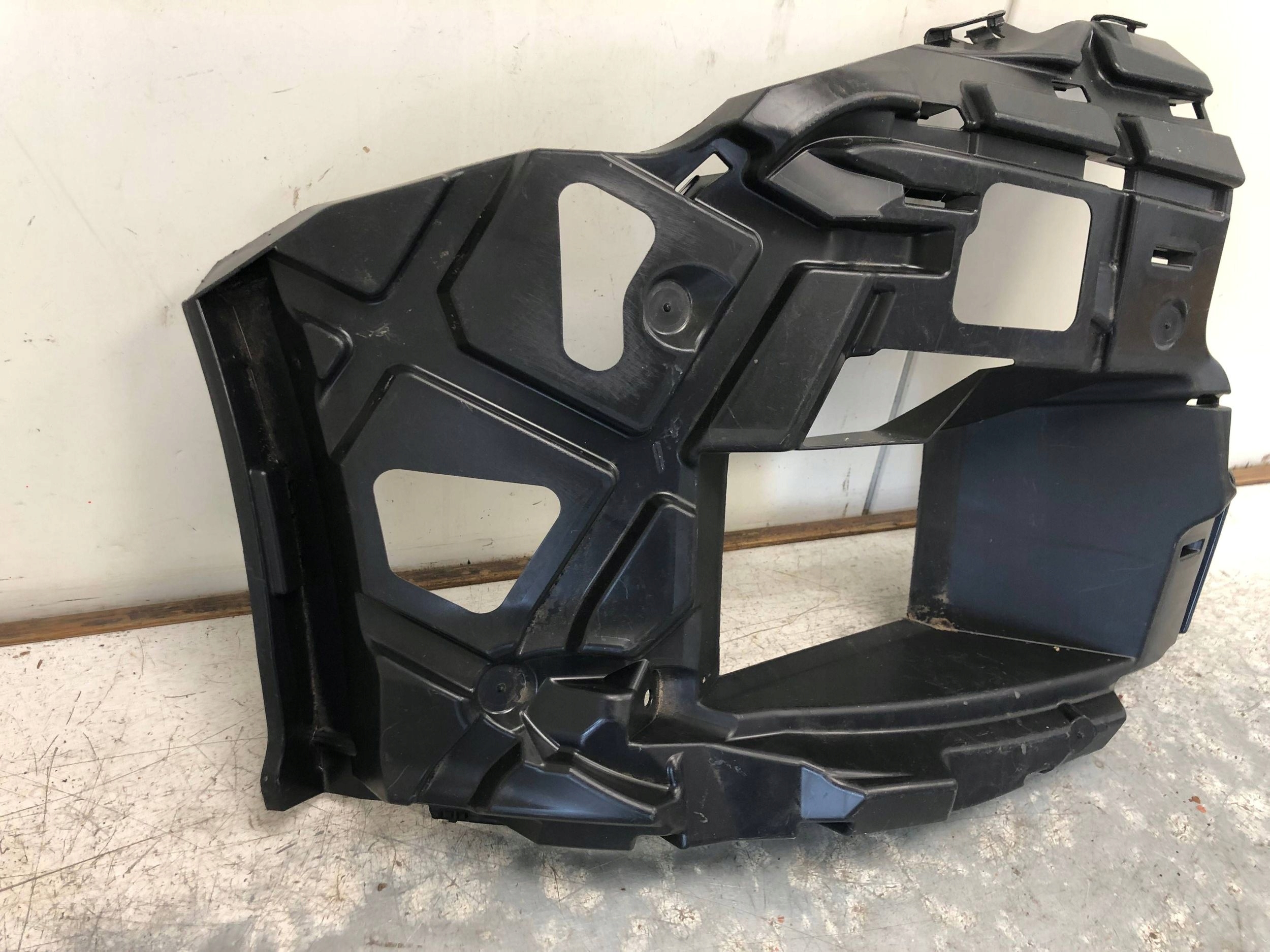 bumper bracket right front VW GOLF VIII 5H0807724N