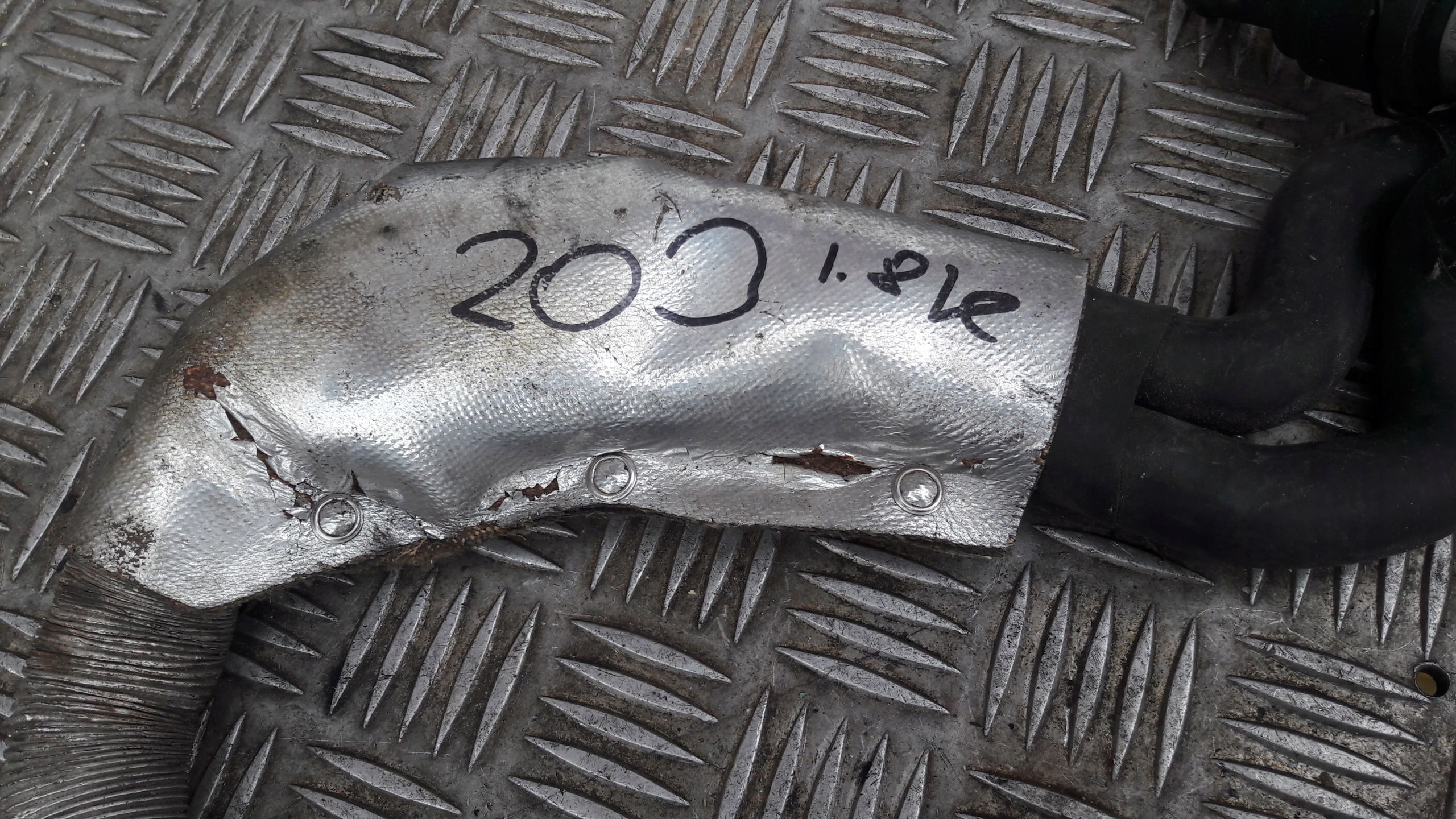 MERCEDES W203 1.8K MAGISTRALA cijev prijenos vode