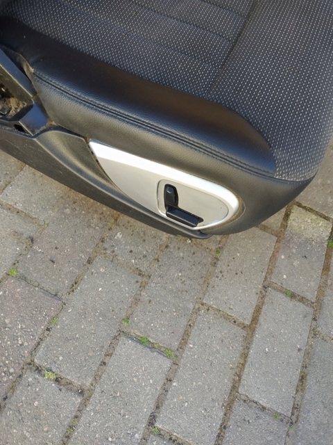 кресло правый передний MERCEDES ML W164