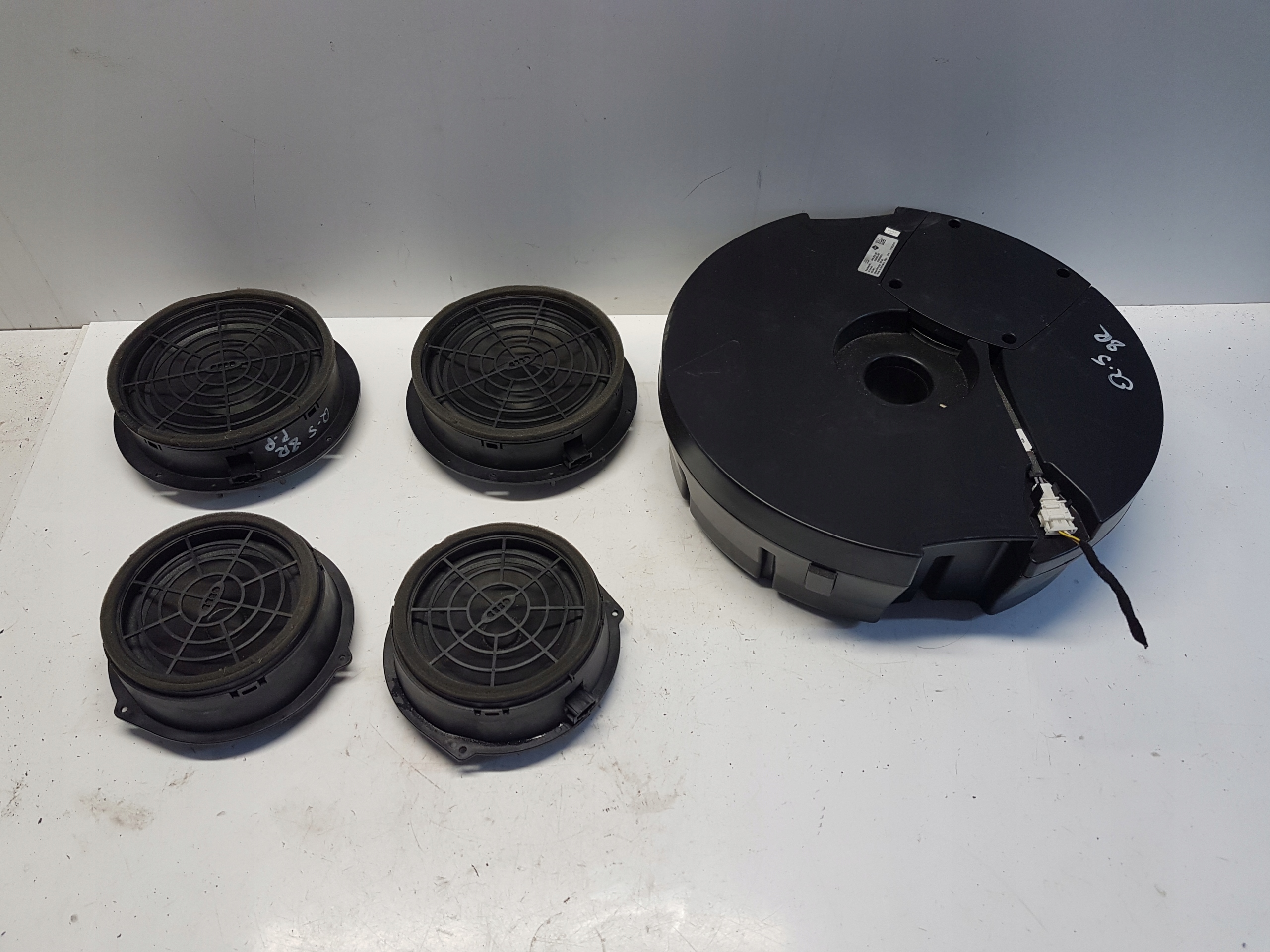 8r0035382 - AUDI Q5 8R сабвуфер колонки туба