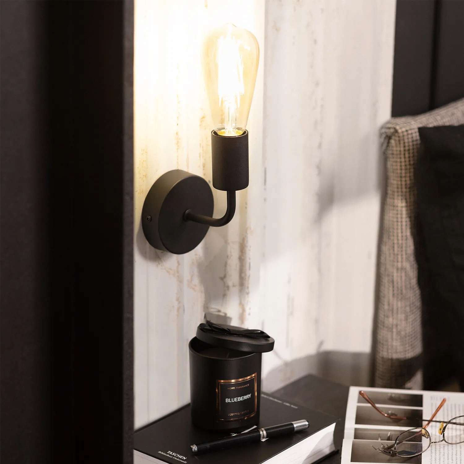 Nástěnná lampa retro loft černá kovová do ložnice obývacího pokoje Abruzzo