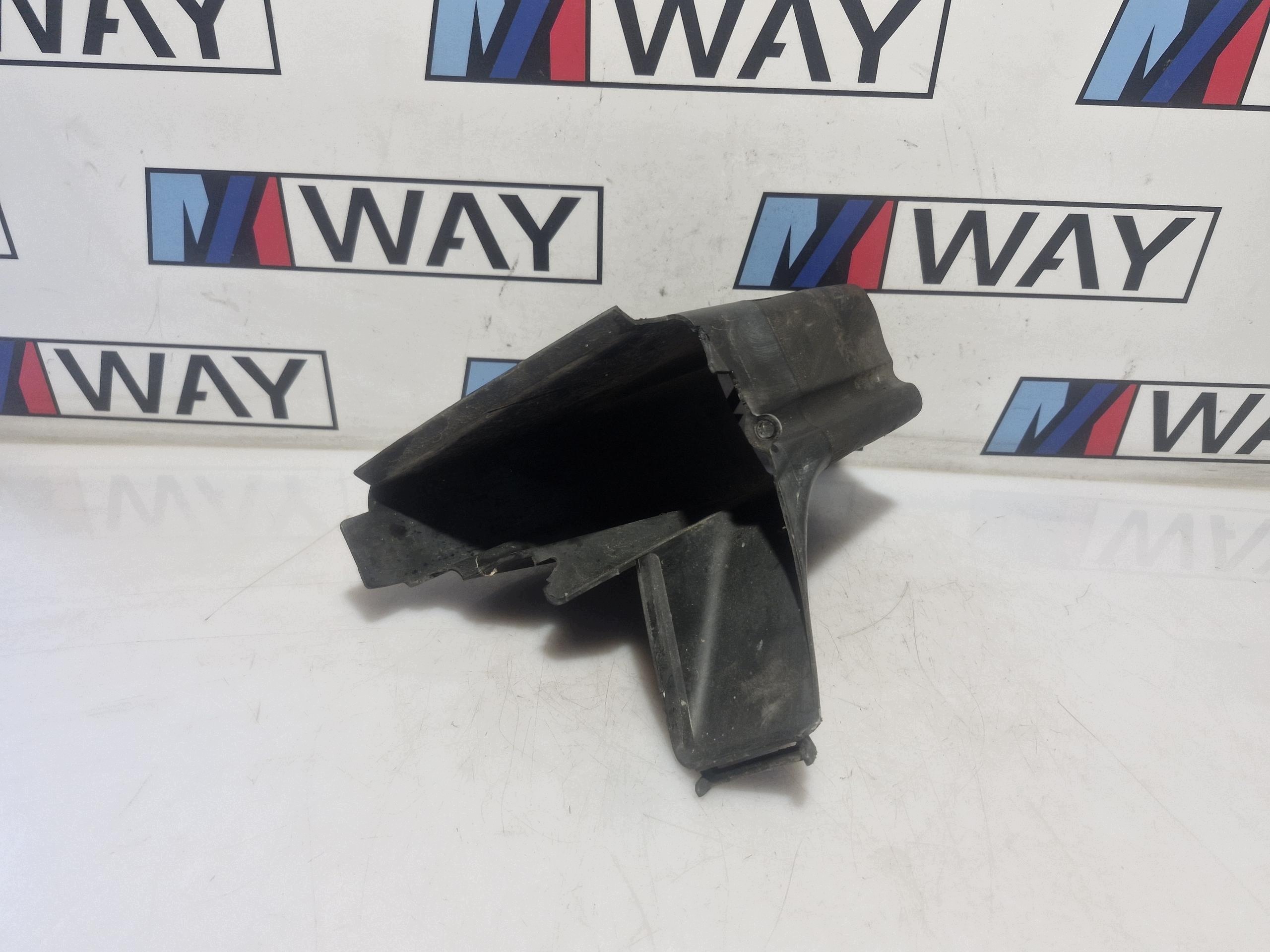 8235244 BMW E46 drain air brakes right