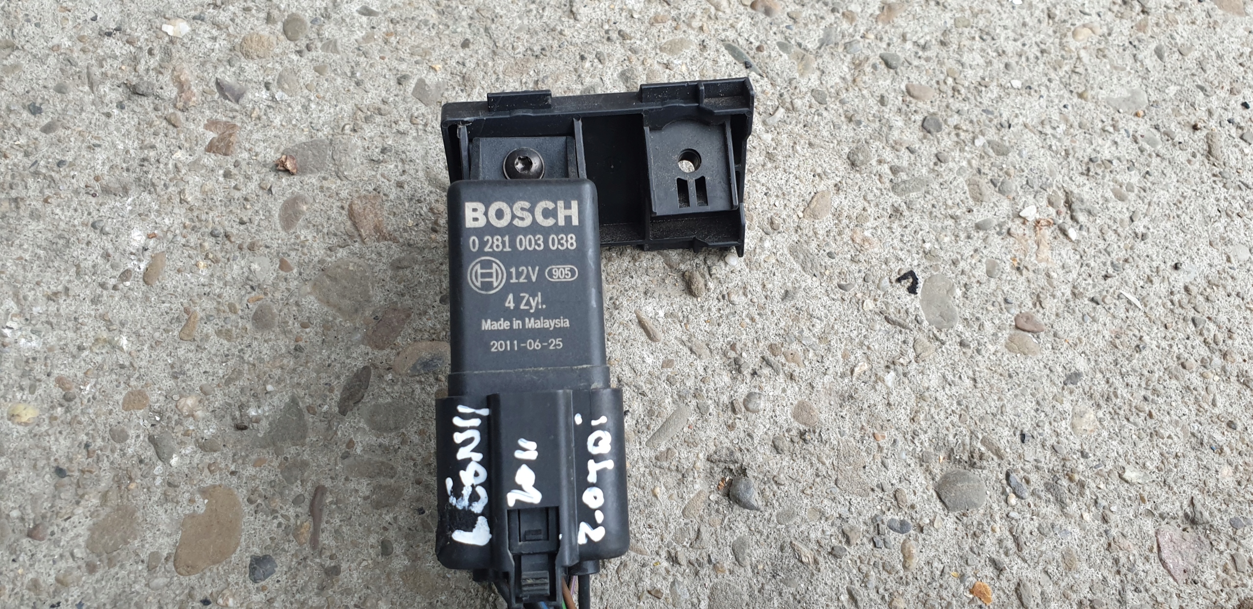 relay plugs ZAROWYCH VW AUDI SEAT 0281003038