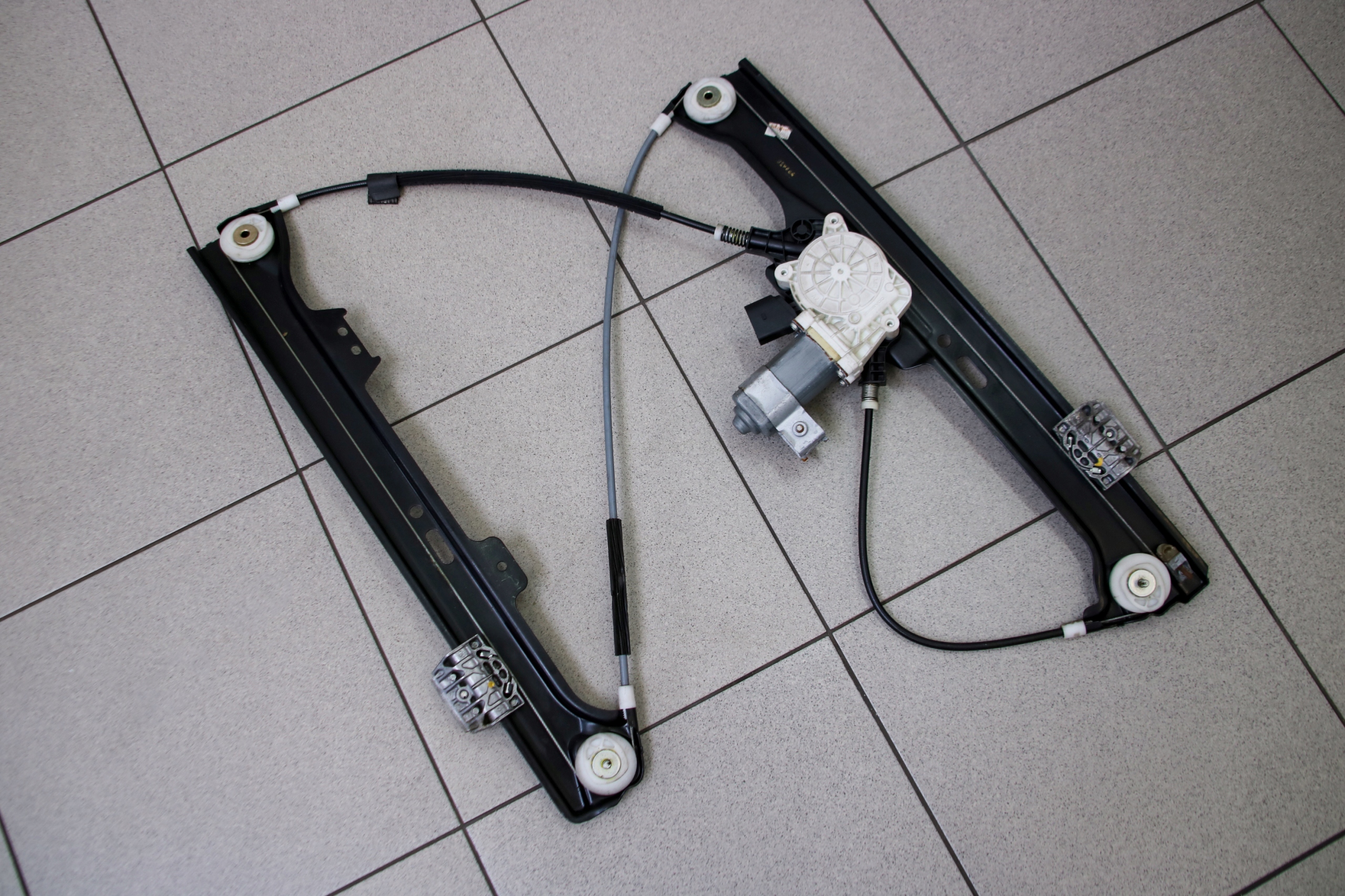 BMW E60 E61 window regulator mechanism right front PRAWEJ PRZEDNIEJ 7075668