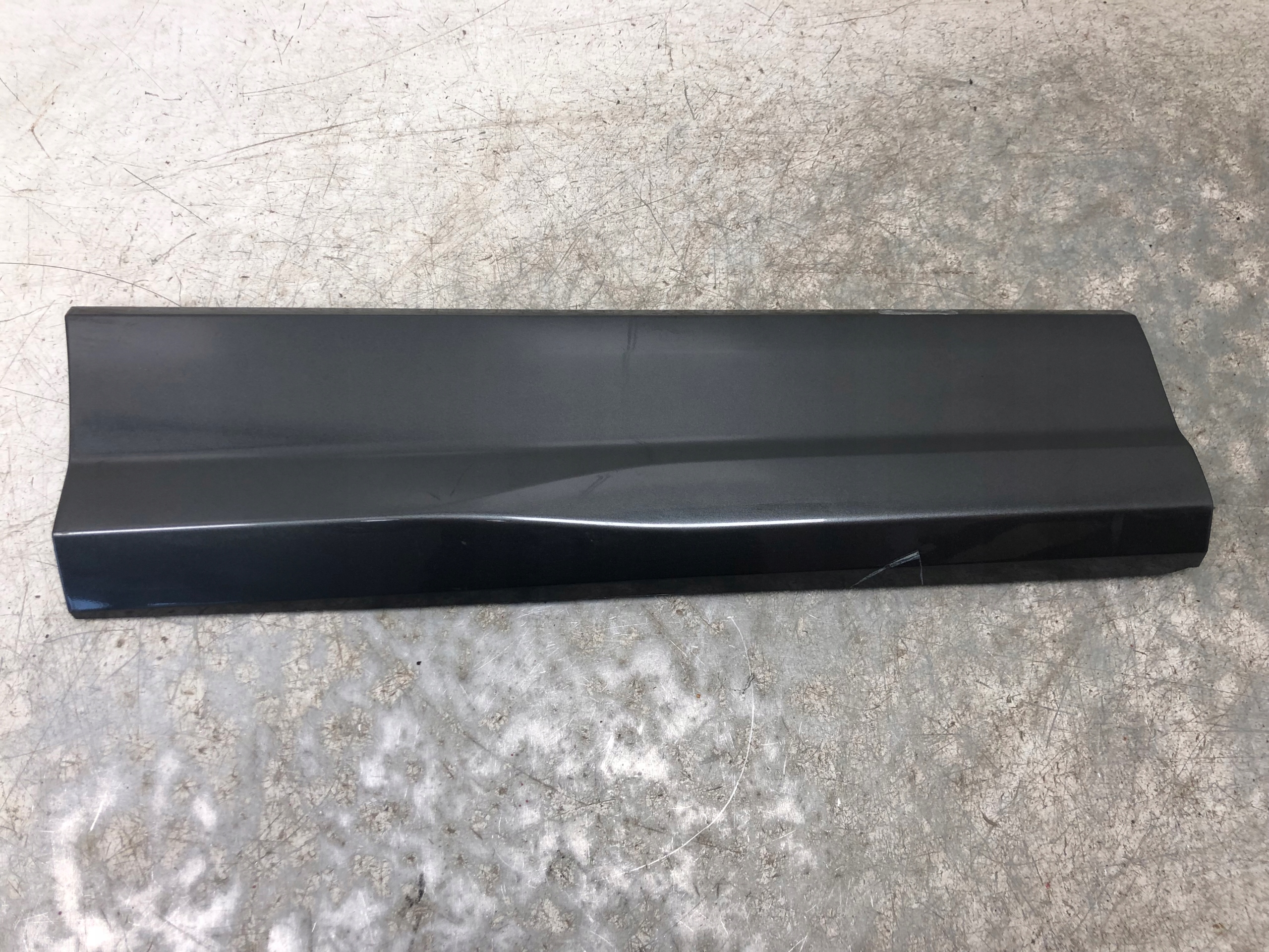 moulding door right rear part AUDI Q2 81A853970B