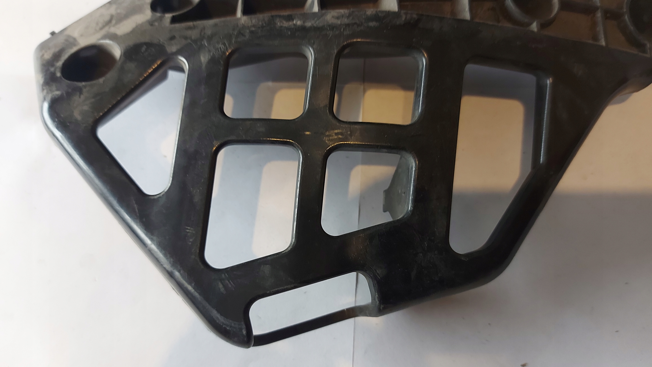 bumper bracket left front TOYOTA AURIS II 12