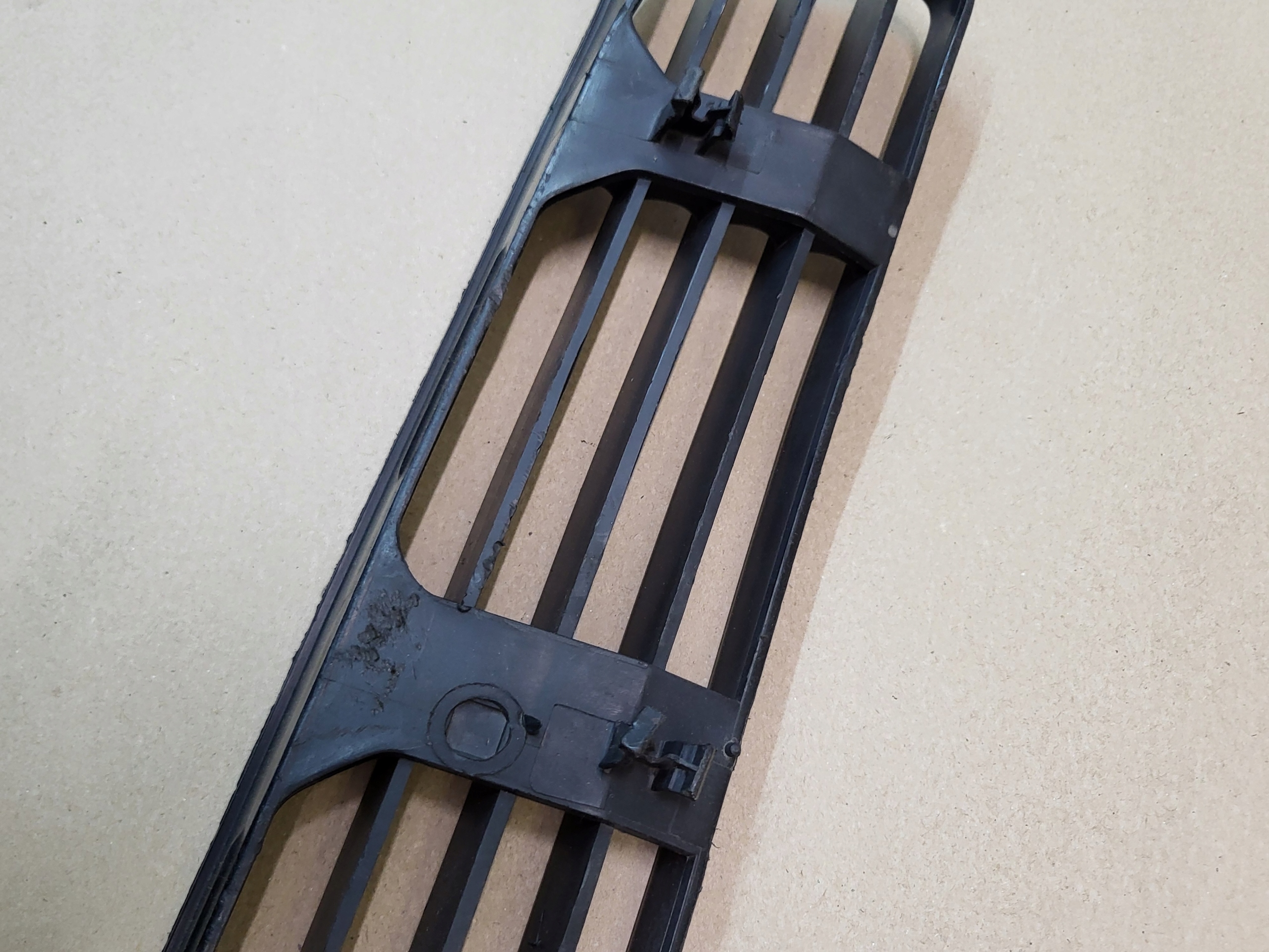 Lüftungsgitter der Stoßstange mitte Grill AUDI A4 B5 8D0 Original