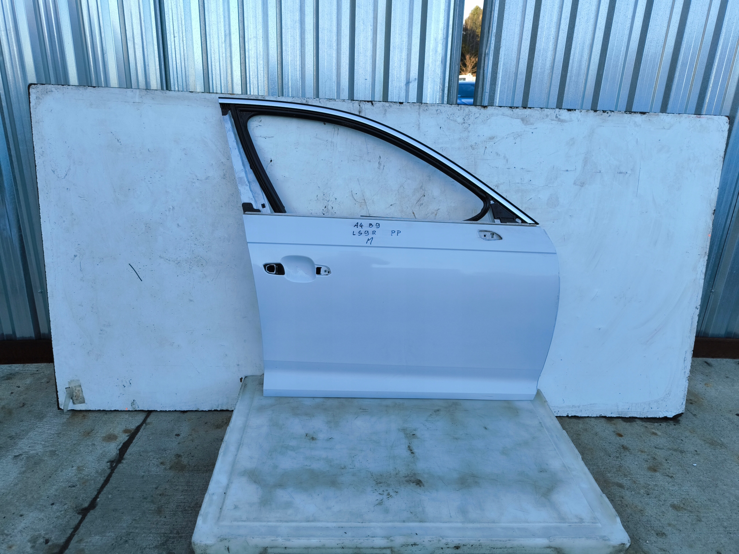 door right front AUDI A4 B9 LS9R sedan/ AVANT / KOMBI