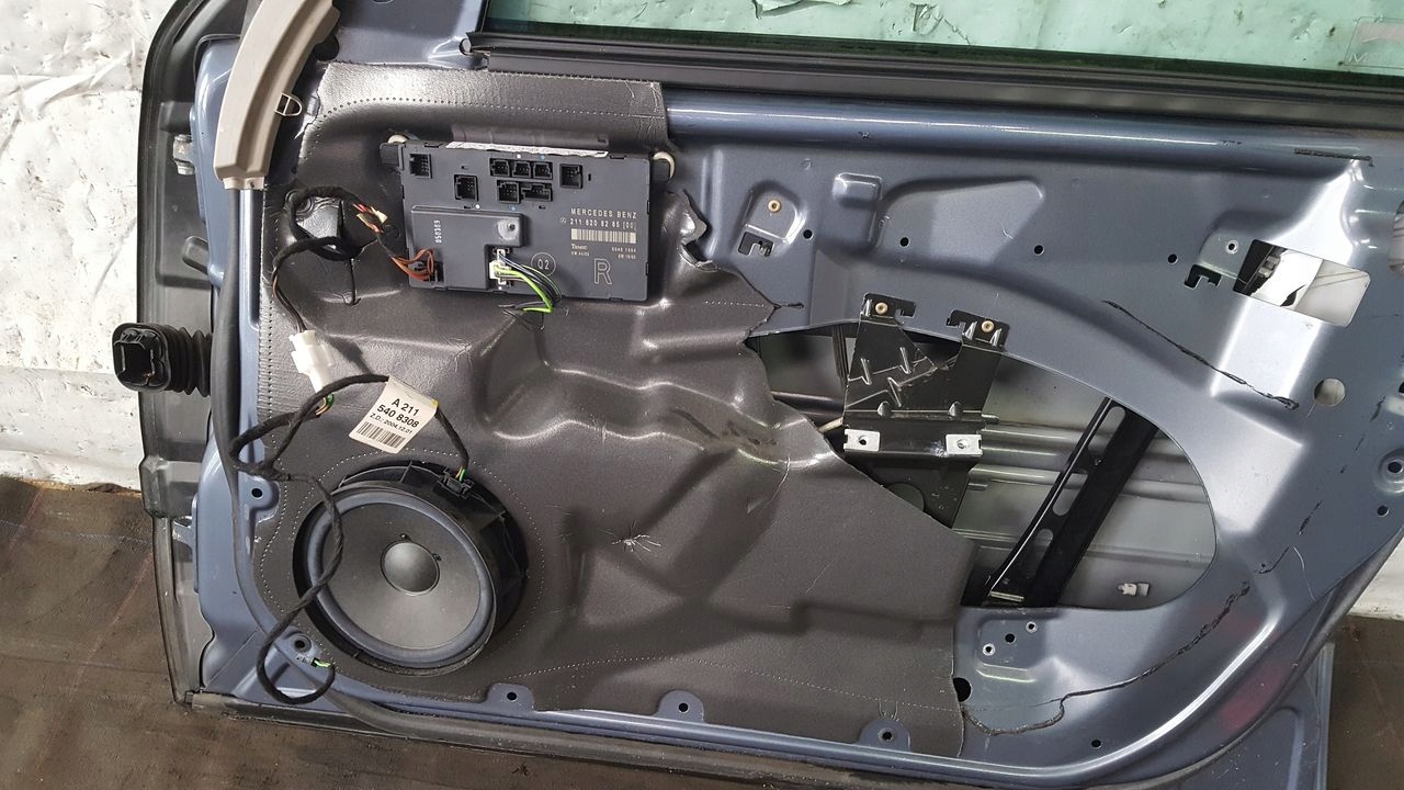 dveře předek přední pravé Mercedes W211 C353