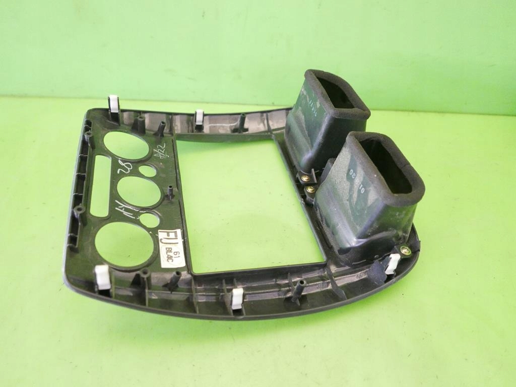 рамка защита радио решетки mazda 323F BJ 00-