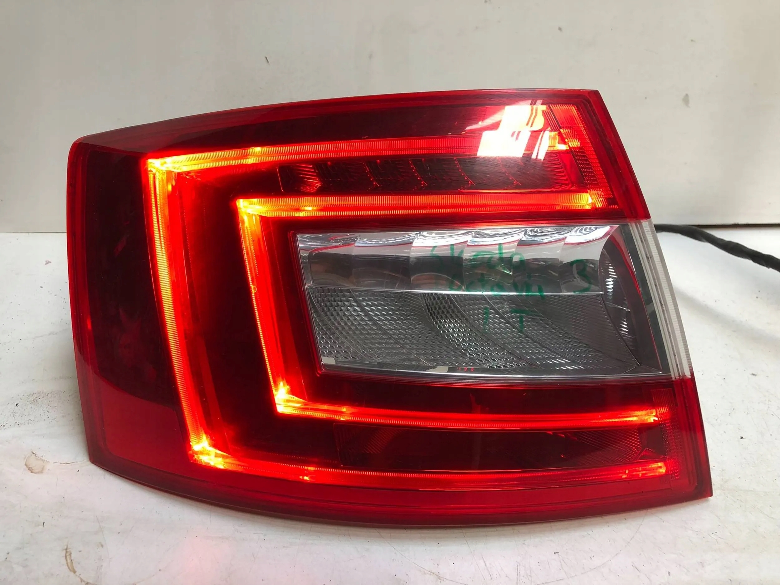 Lampa tył lewy Skoda Octavia Mk3 (5E)