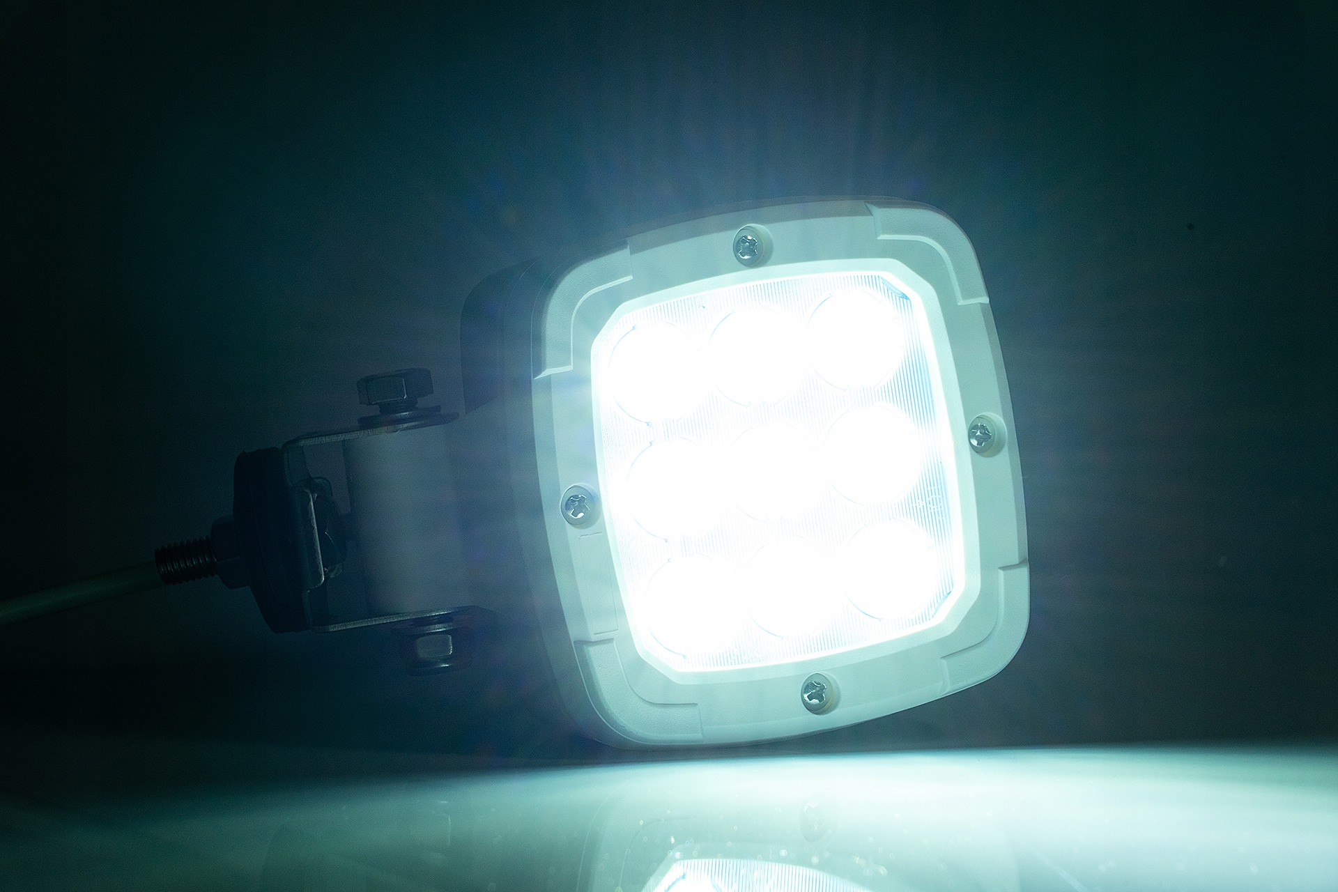 FT-036 - Рабочая галогенная лампа LED 12-24V 15W 1300 lm белая