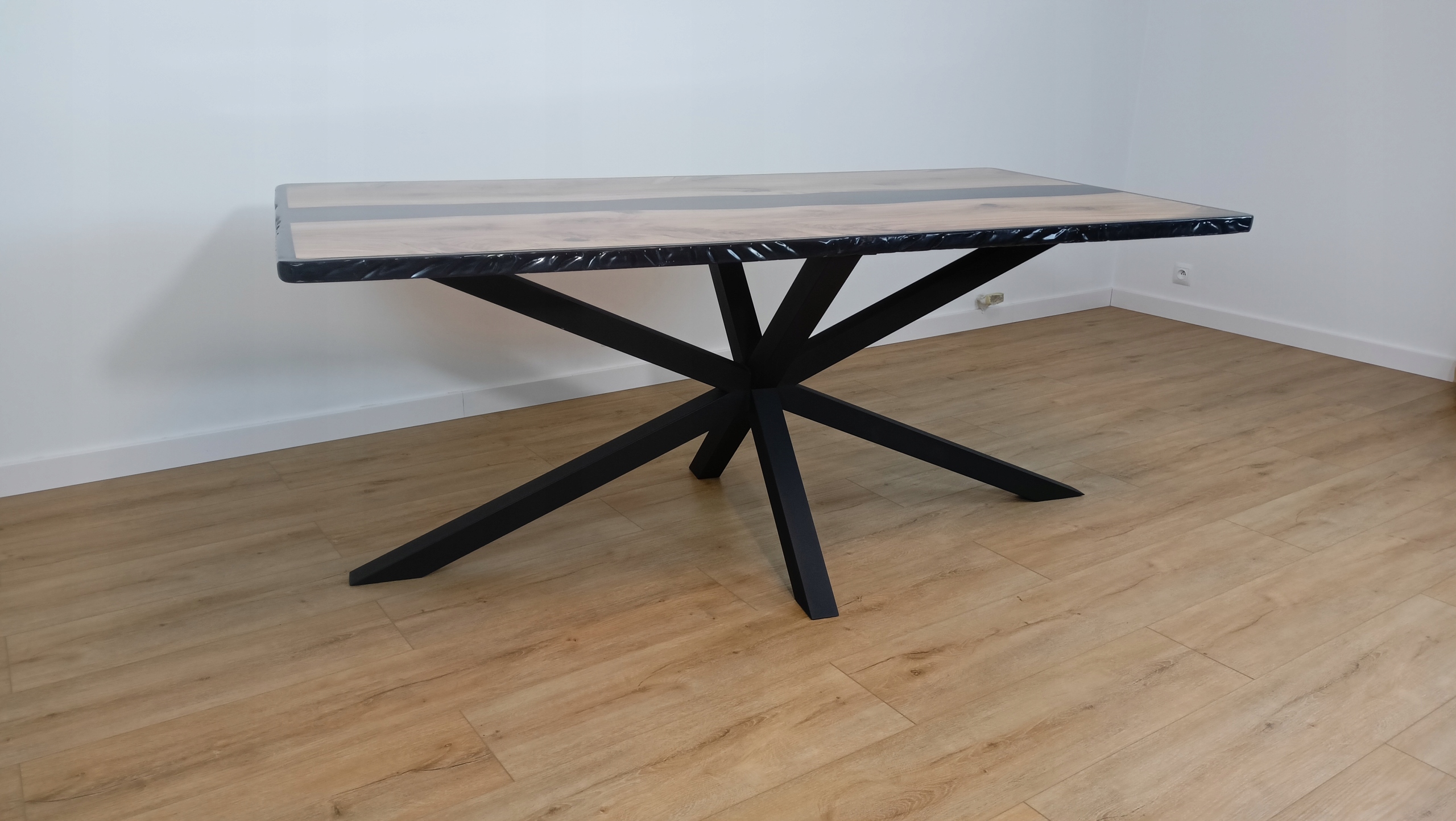 Podkrovný stôl do kuchyne Jedáleň Dub so živicou 190x90 cm MASÍVNY DUB Pavúk Šírka nábytku 190 cm