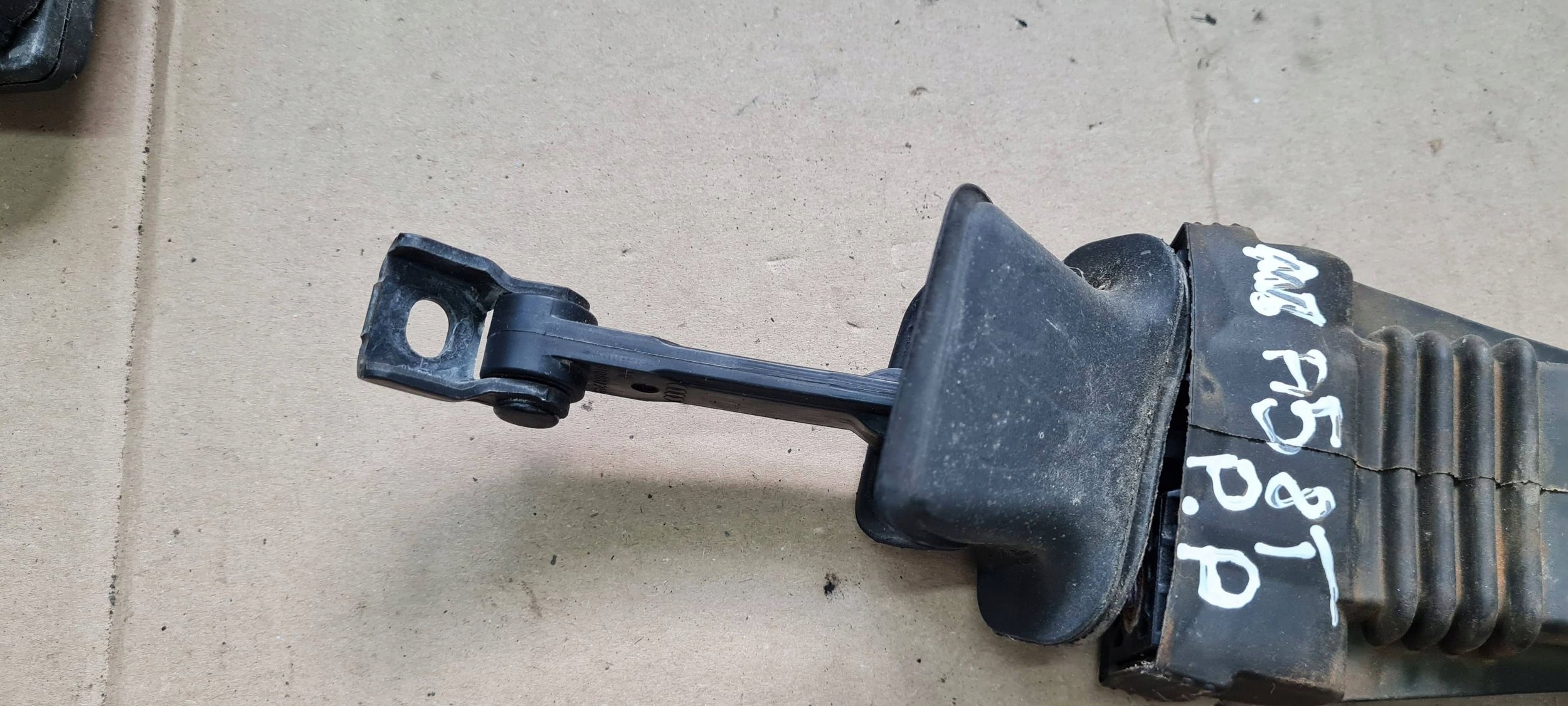 A5 8T COUPE limiter door left right 8T0837249