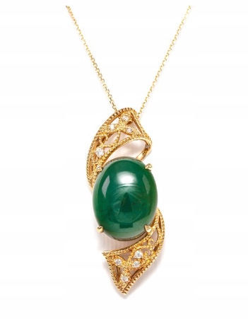 Złoty wisior próby 0,750 z jadeitem 11,52 ct i 8 brylantami