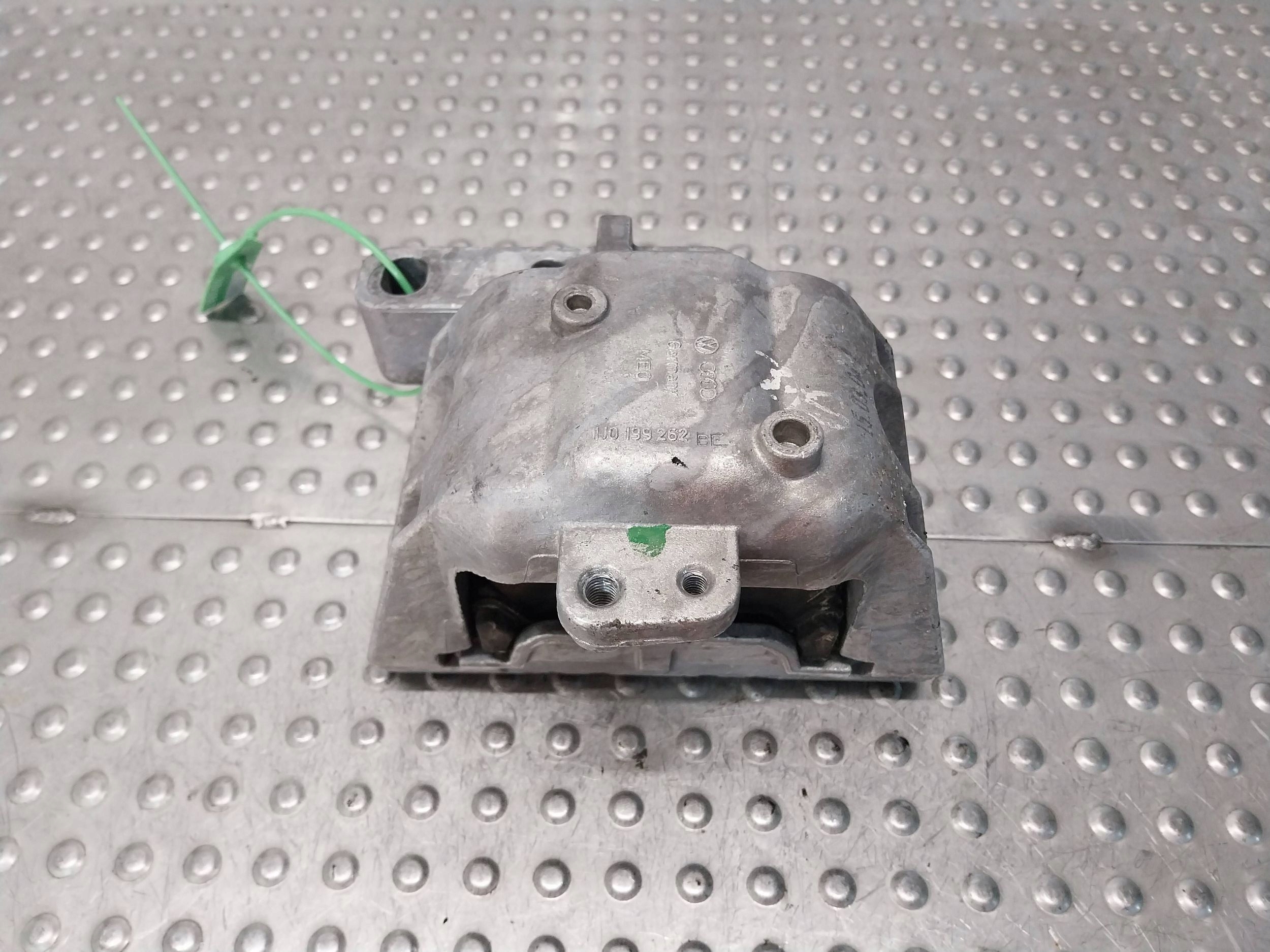supporto Supporti motore usato 1J0199262BE VW GOLF IV LEON e TT 8N A3 8L 1.8T